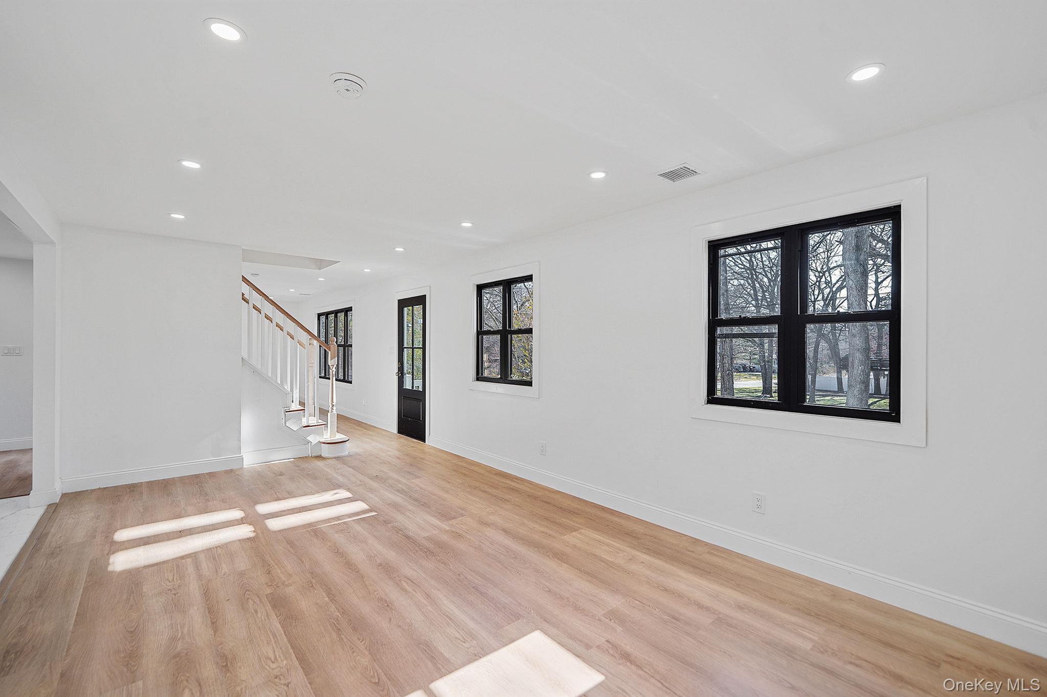 Single Family Lucerne  Suffolk County, NY 11967, MLS-977469-6