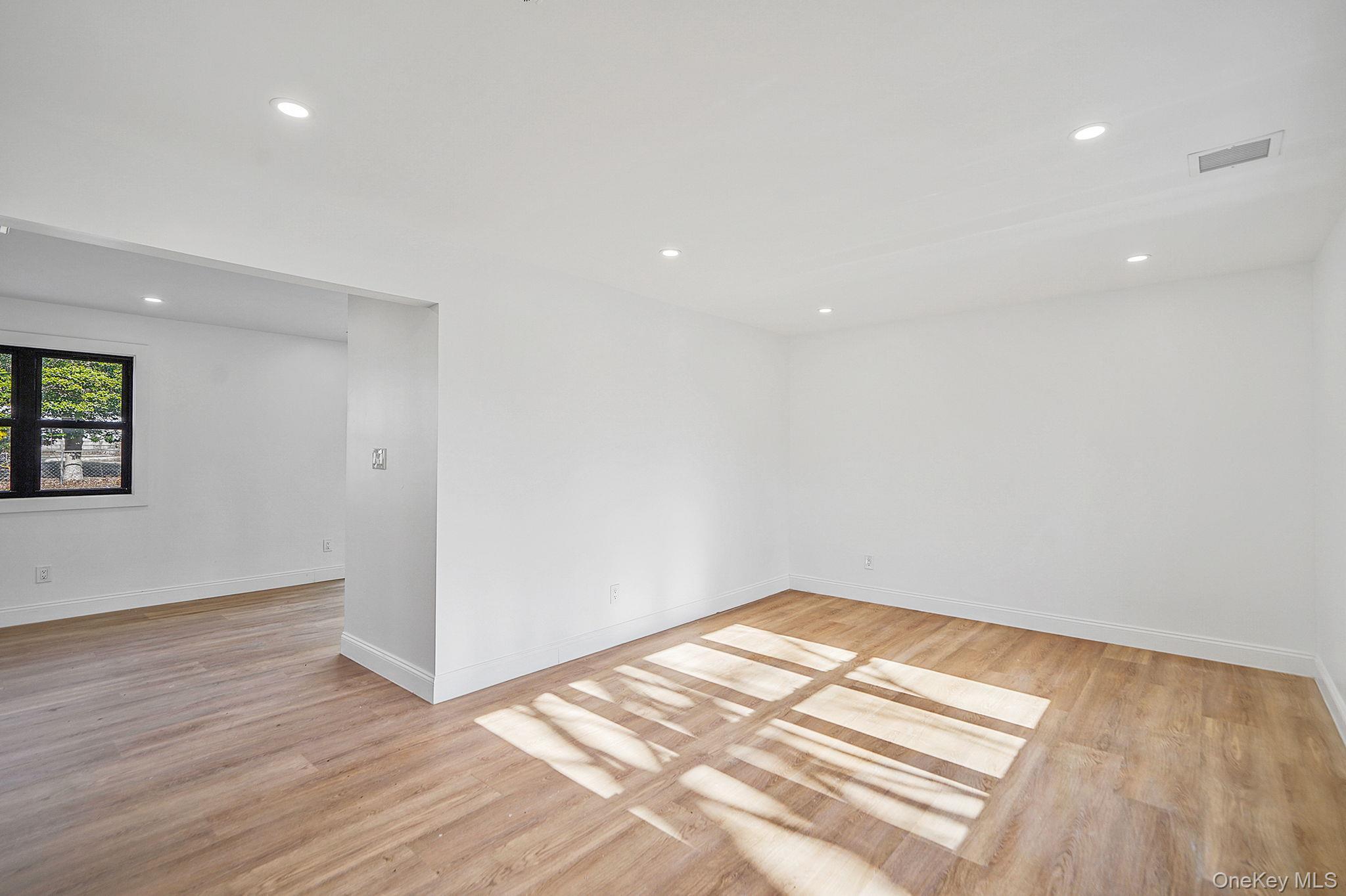 Single Family Lucerne  Suffolk County, NY 11967, MLS-977469-9