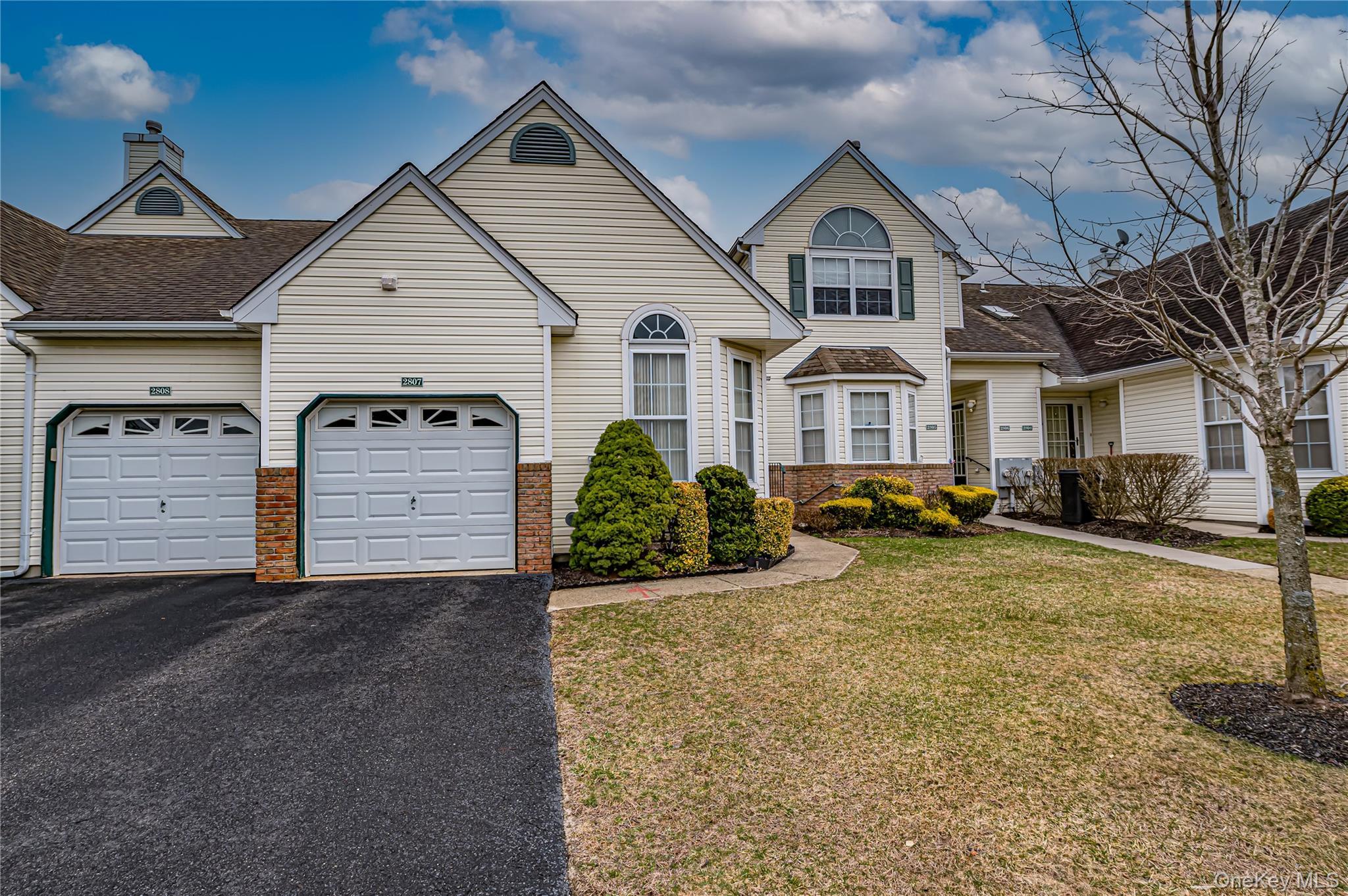 Condo Eve Ann  Suffolk County, NY 11776, MLS-977472-2