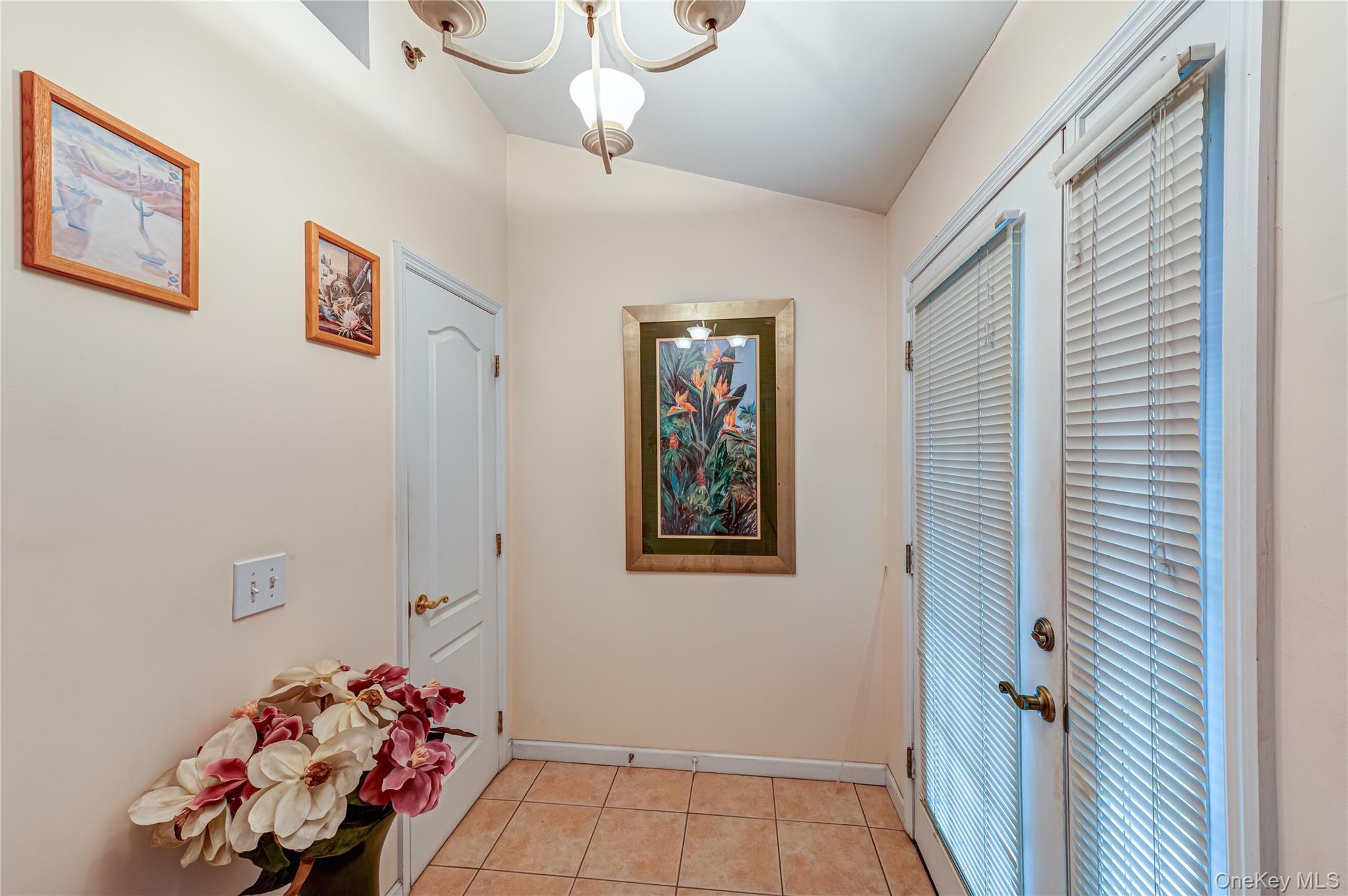 Condo Eve Ann  Suffolk County, NY 11776, MLS-977472-4