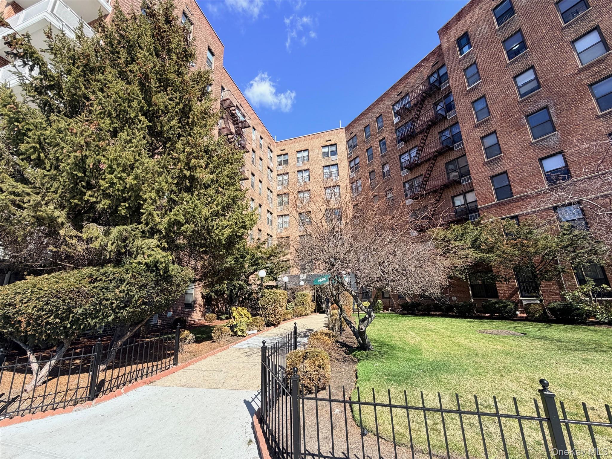 Condo Queens  Queens, NY 11375, MLS-977515-2