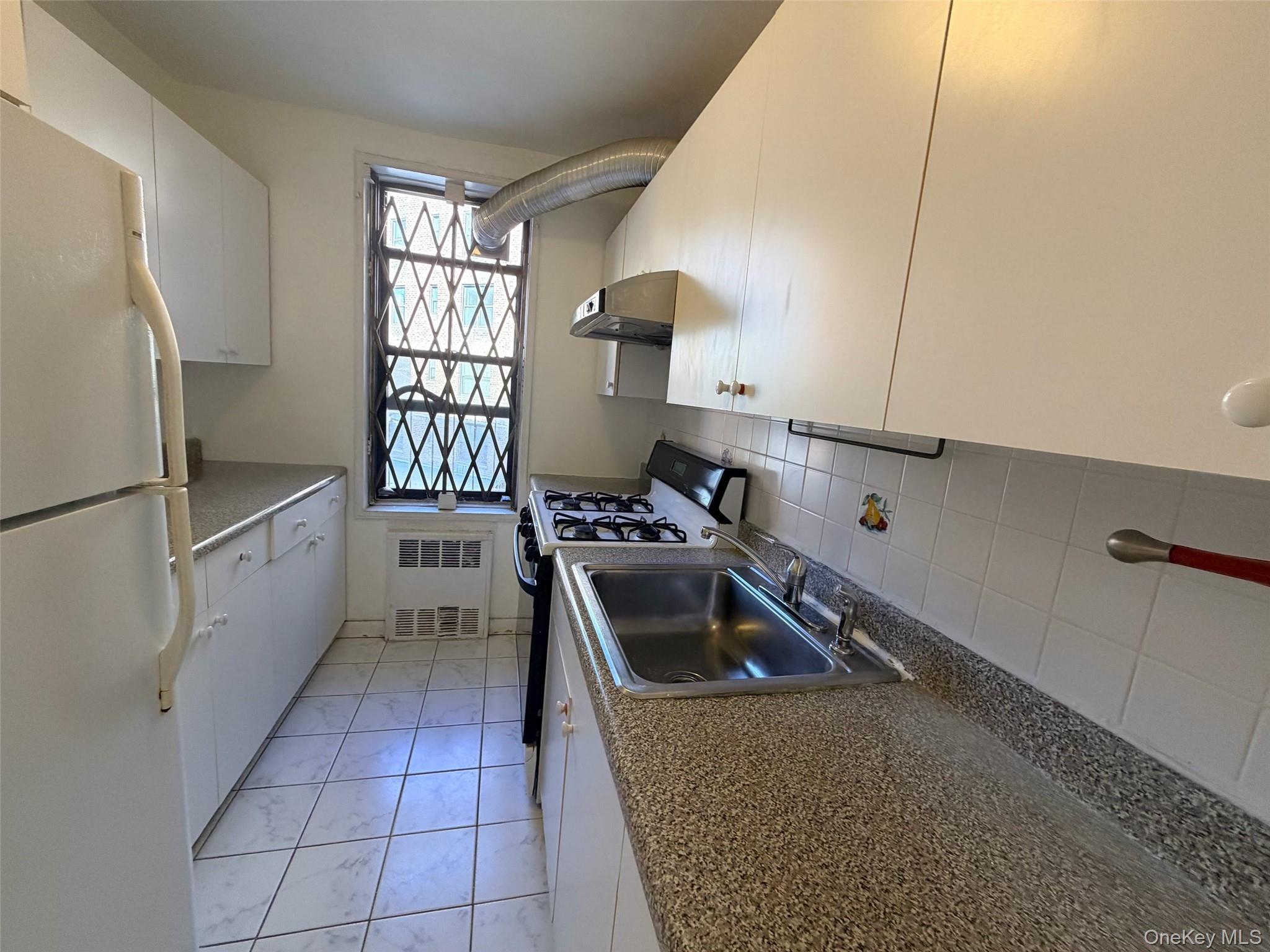 Condo Queens  Queens, NY 11375, MLS-977515-20