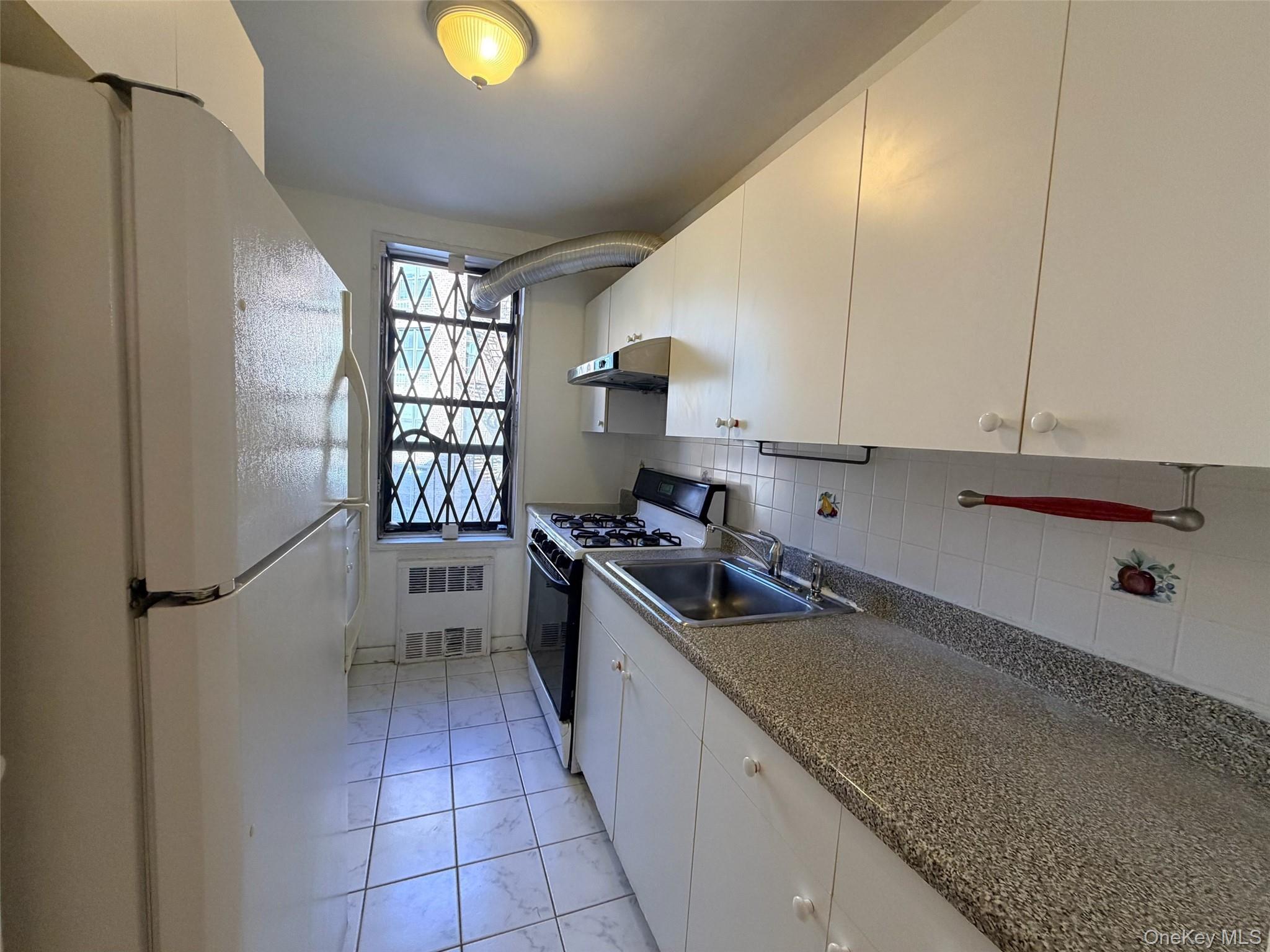 Condo Queens  Queens, NY 11375, MLS-977515-22