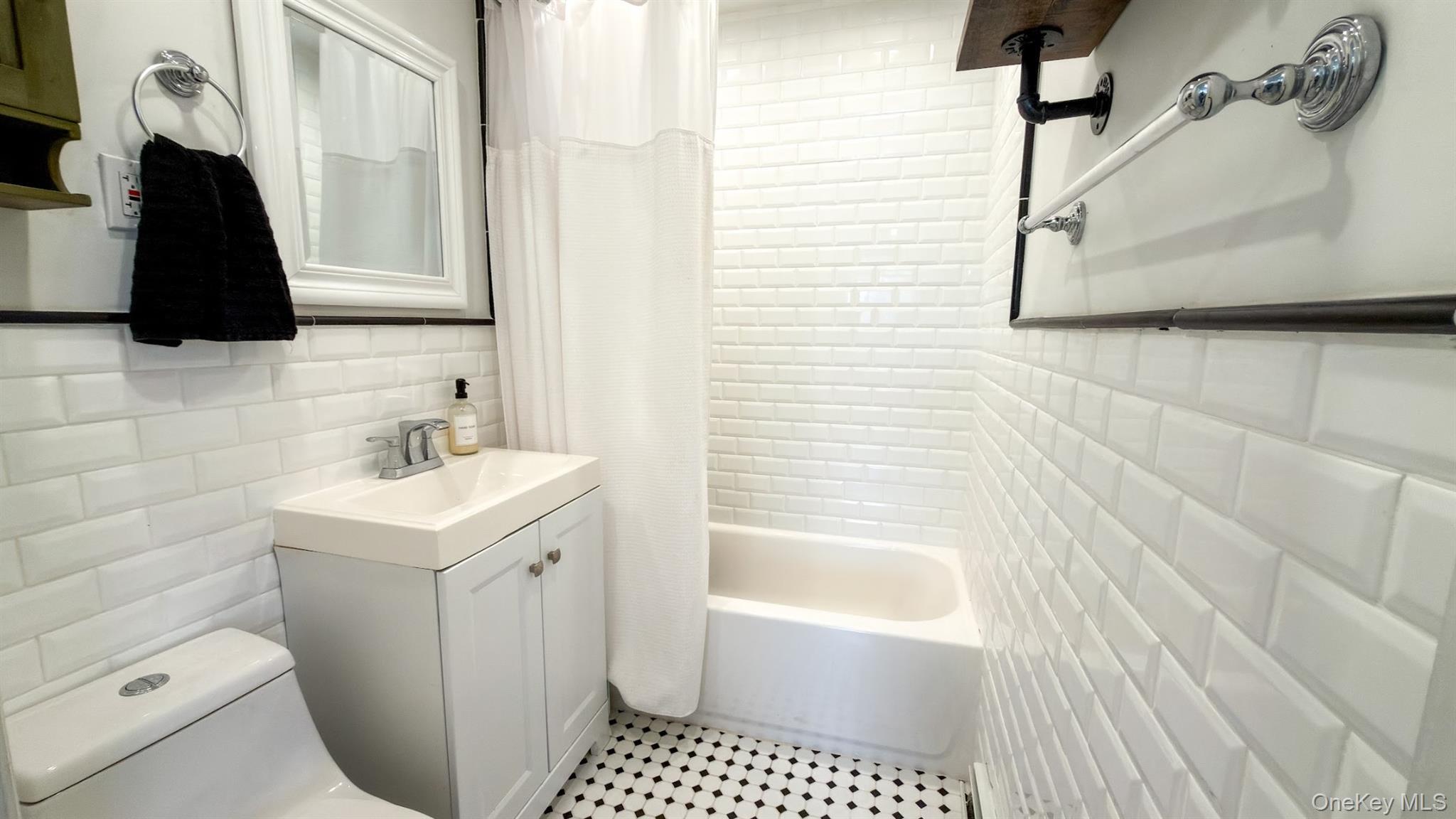 Single Family Lincoln  Nassau County, NY 11758, MLS-977564-8