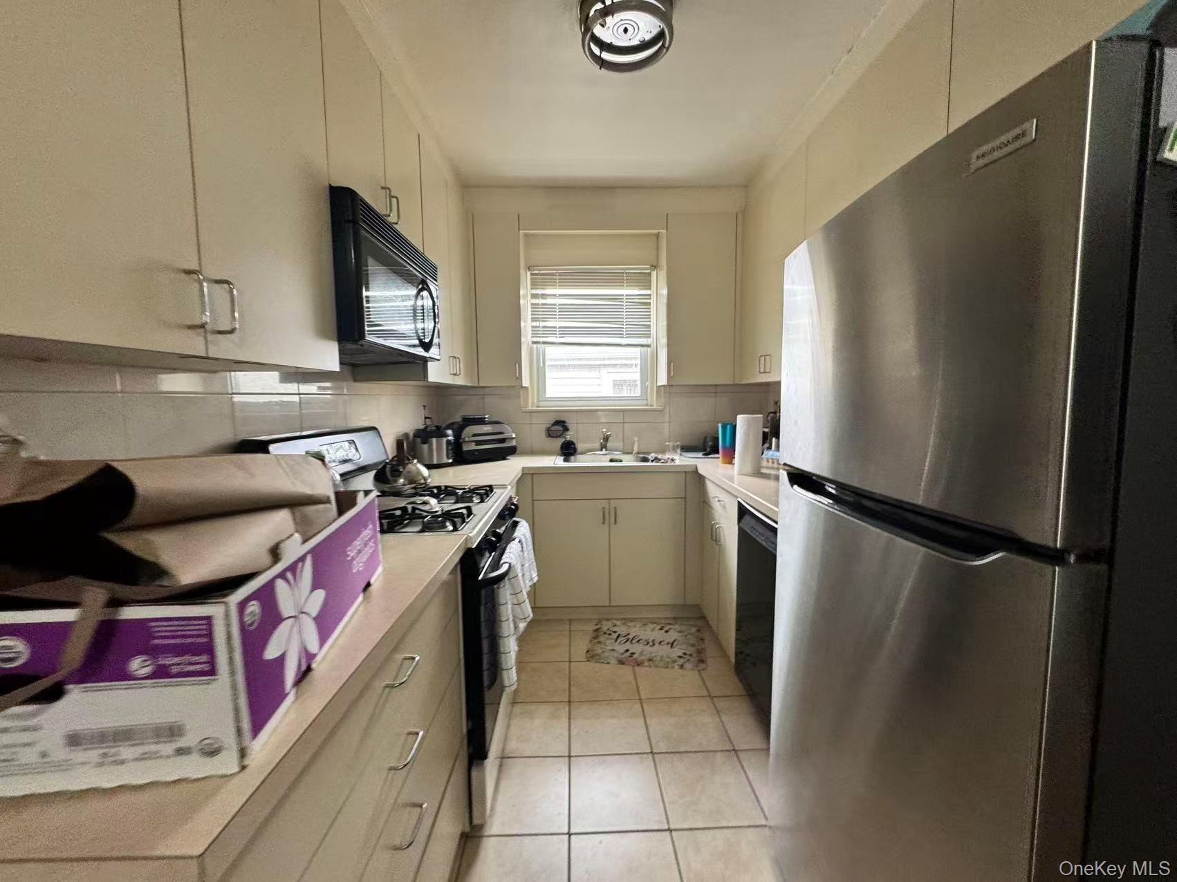 Single Family Gillespie  Bronx, NY 10461, MLS-977573-4