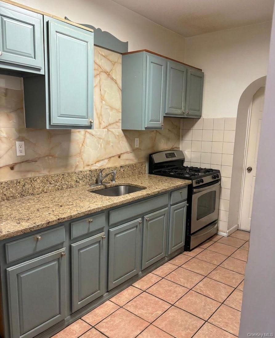 Single Family 37th Street Queens, NY 11101, MLS-977592-9