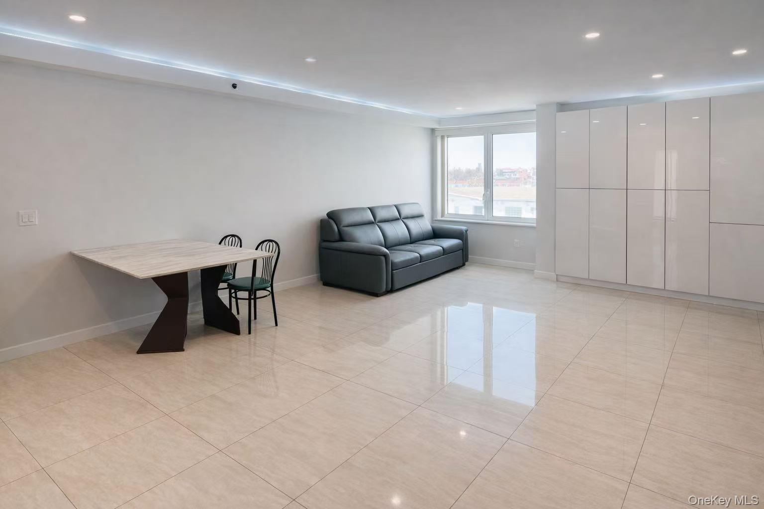 Condo Union  Queens, NY 11366, MLS-977595-2