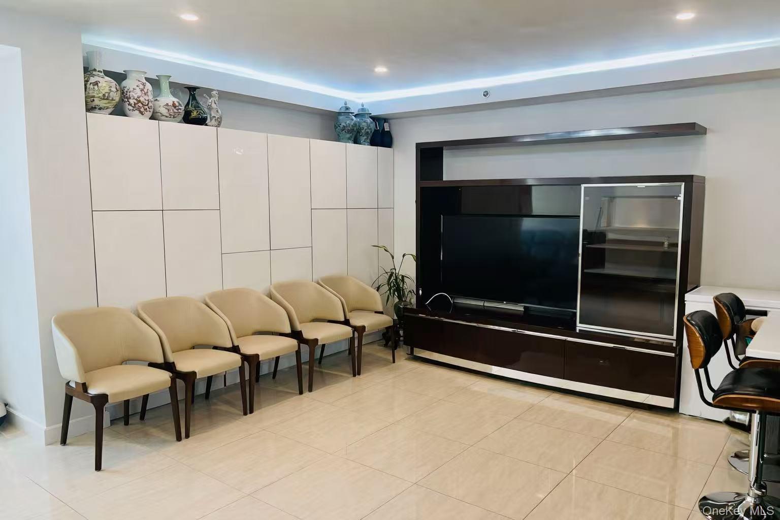 Condo Union  Queens, NY 11366, MLS-977595-3