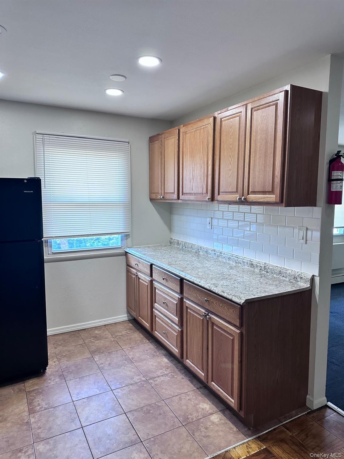 Condo Hemlock  Suffolk County, NY 11706, MLS-977690-11