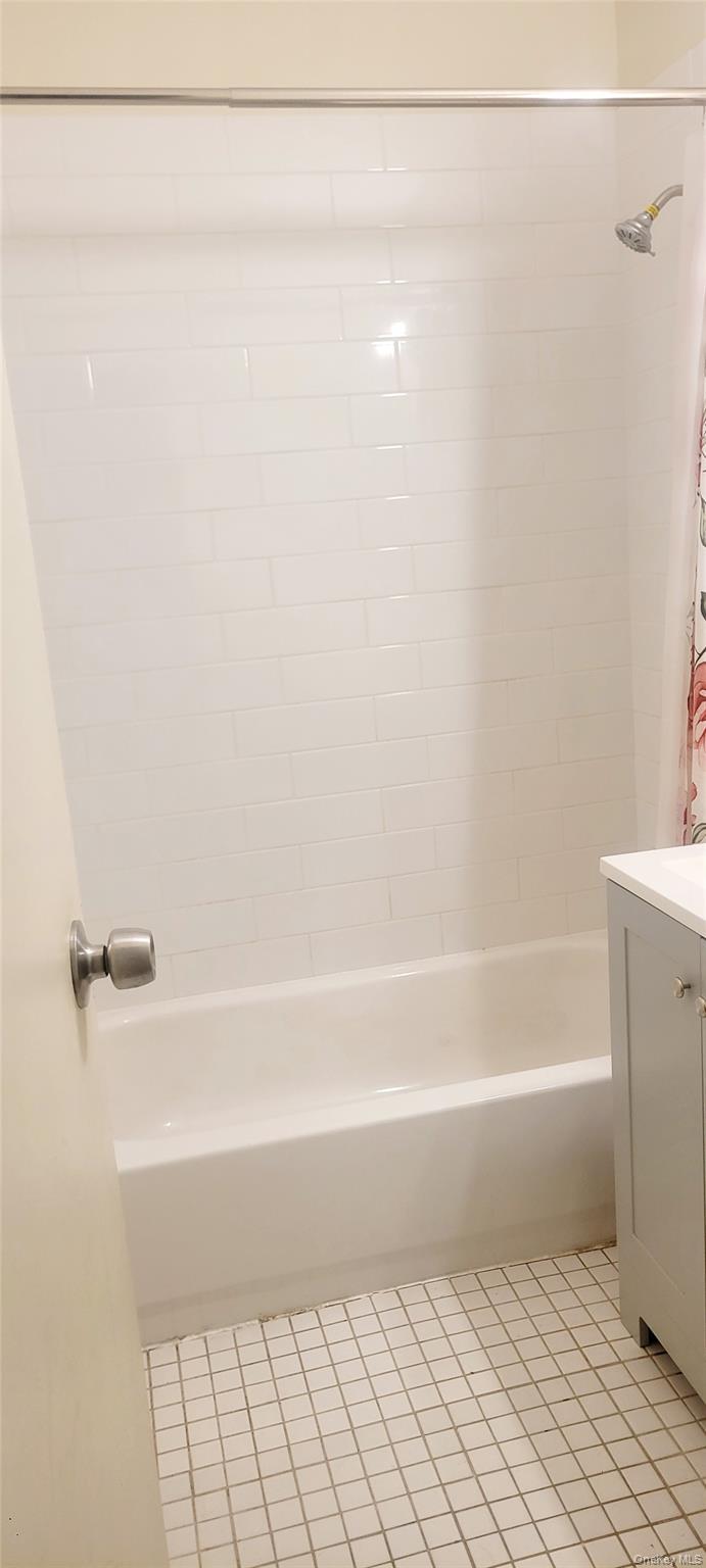 Condo Hemlock  Suffolk County, NY 11706, MLS-977690-3