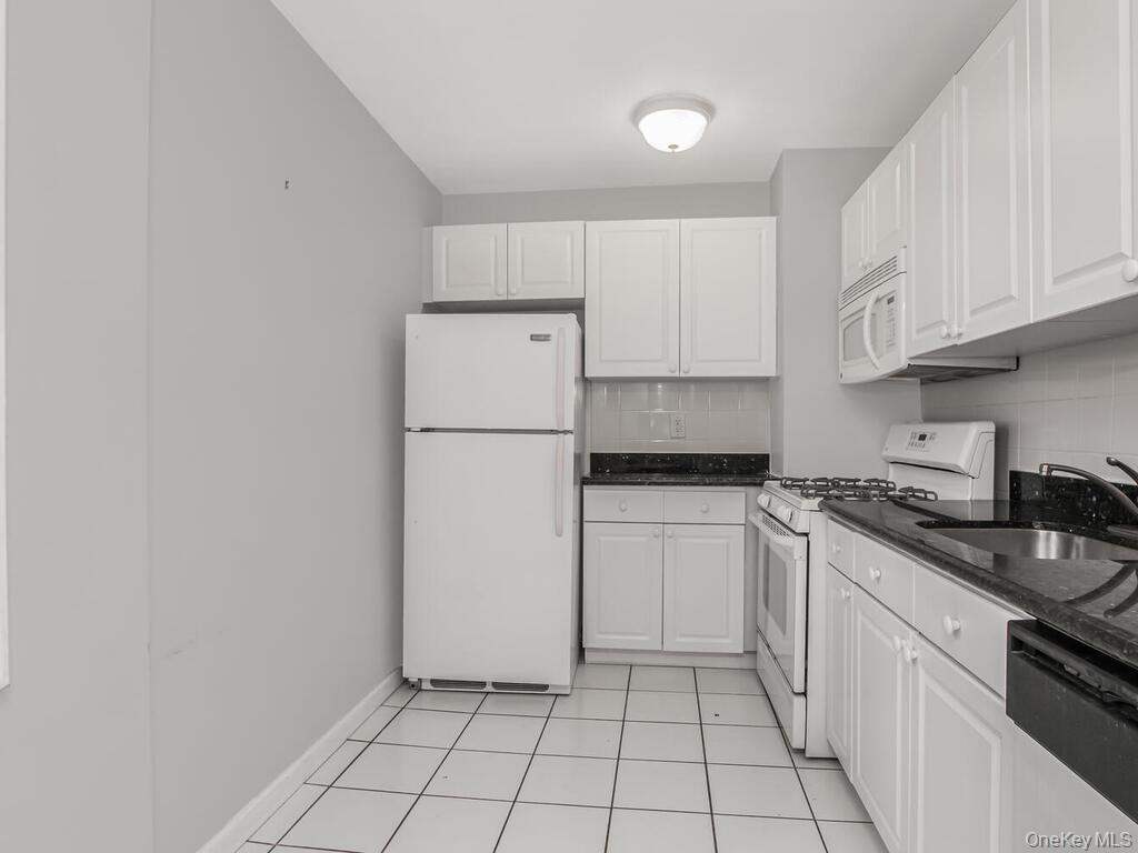 Coop 236th  Bronx, NY 10463, MLS-977709-4