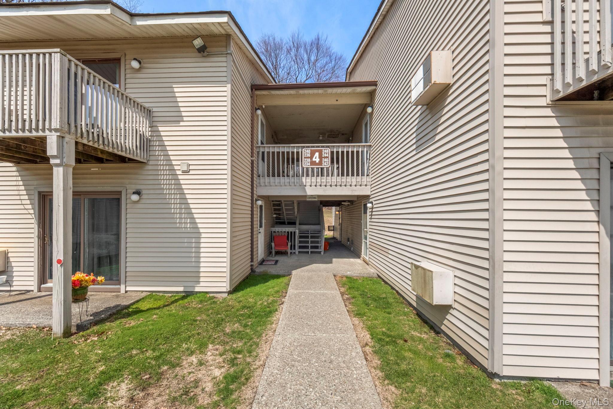 Condo Concord Lane  Orange County, NY 10940, MLS-977735-2