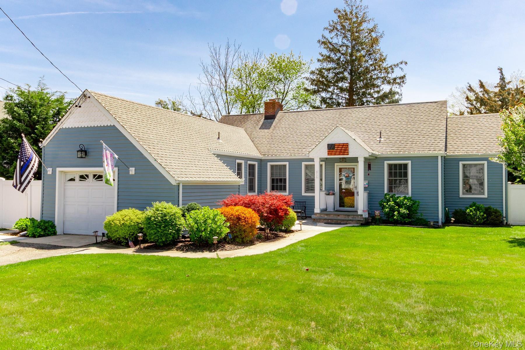 Single Family Main  Suffolk County, NY 11751, MLS-977738-2