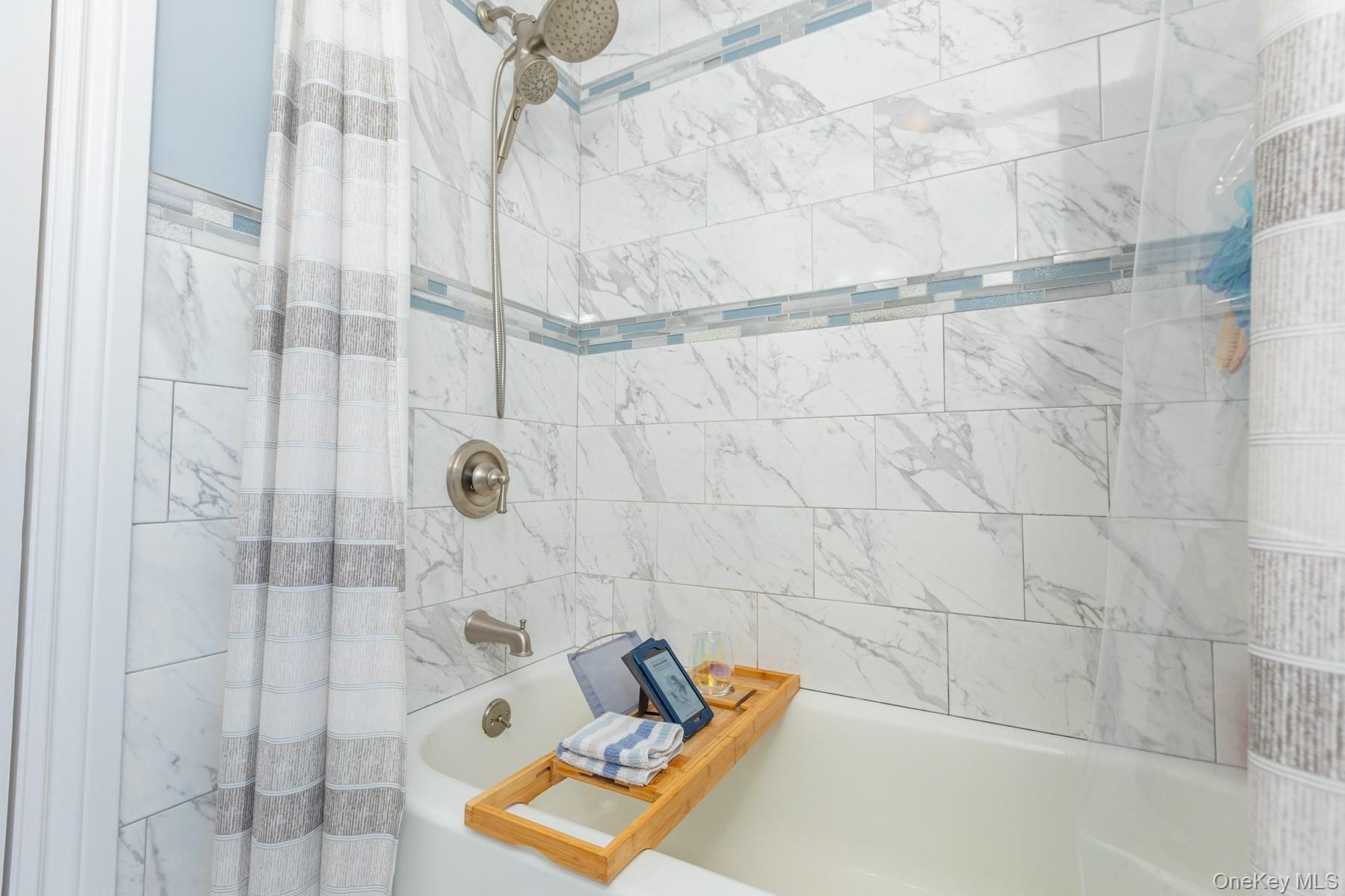 Single Family Main  Suffolk County, NY 11751, MLS-977738-20