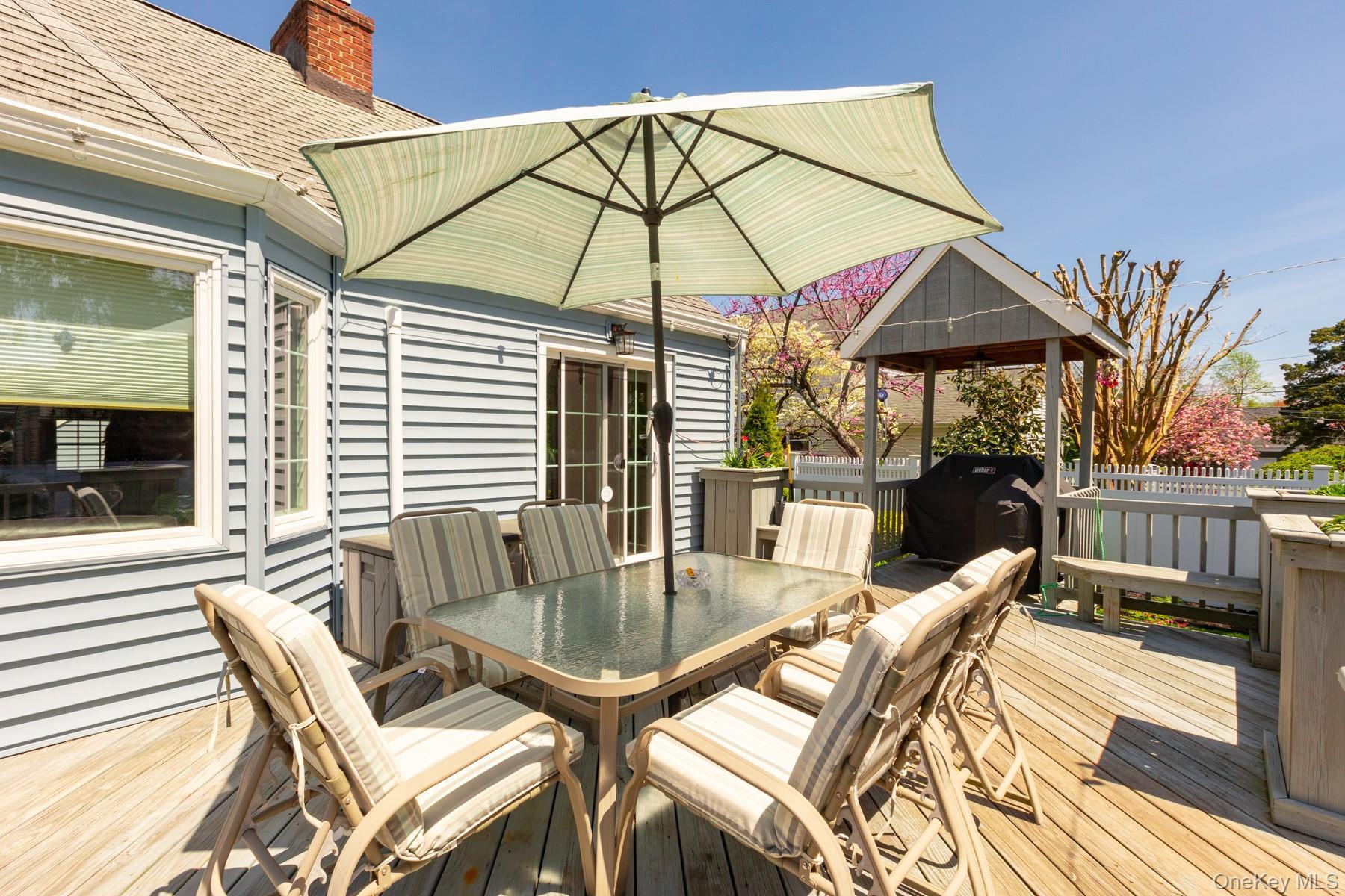 Single Family Main  Suffolk County, NY 11751, MLS-977738-27