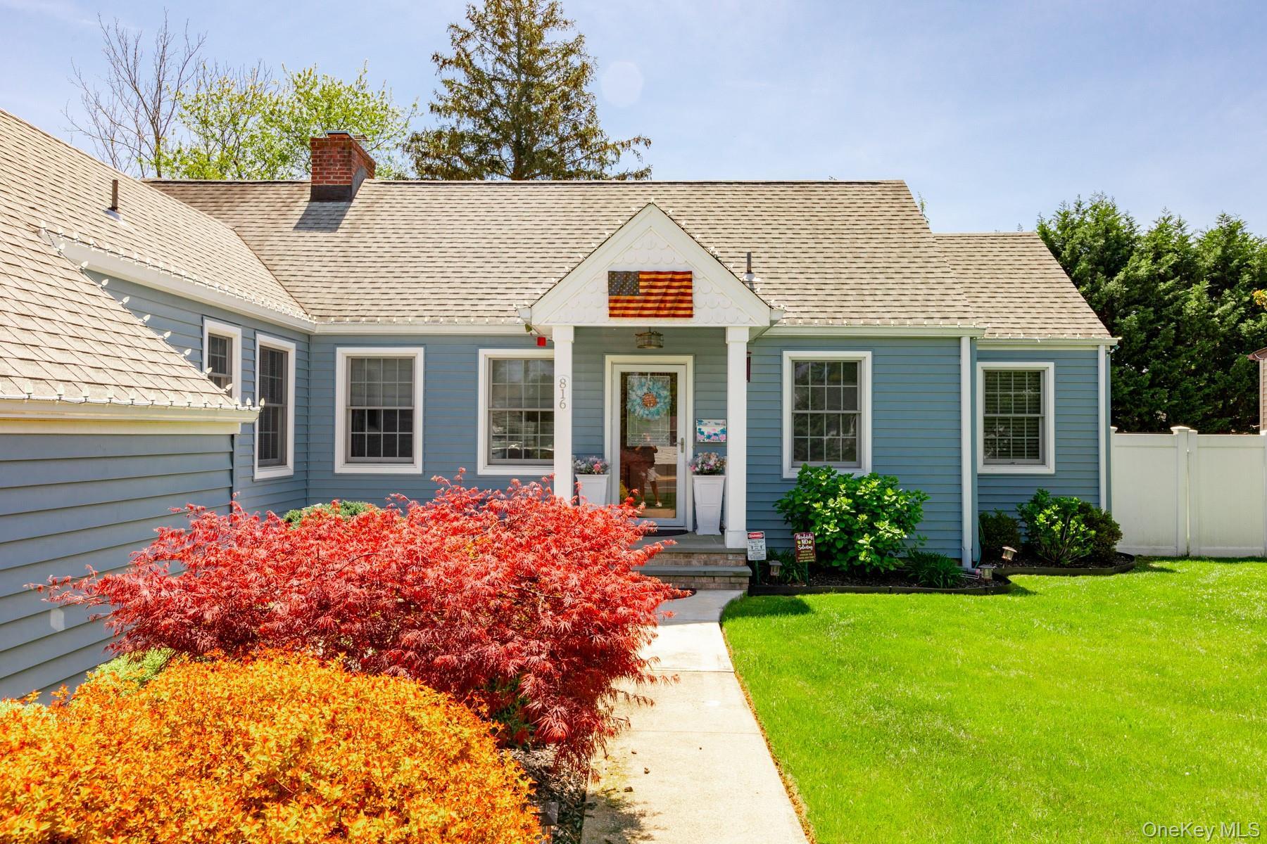 Single Family Main  Suffolk County, NY 11751, MLS-977738-3