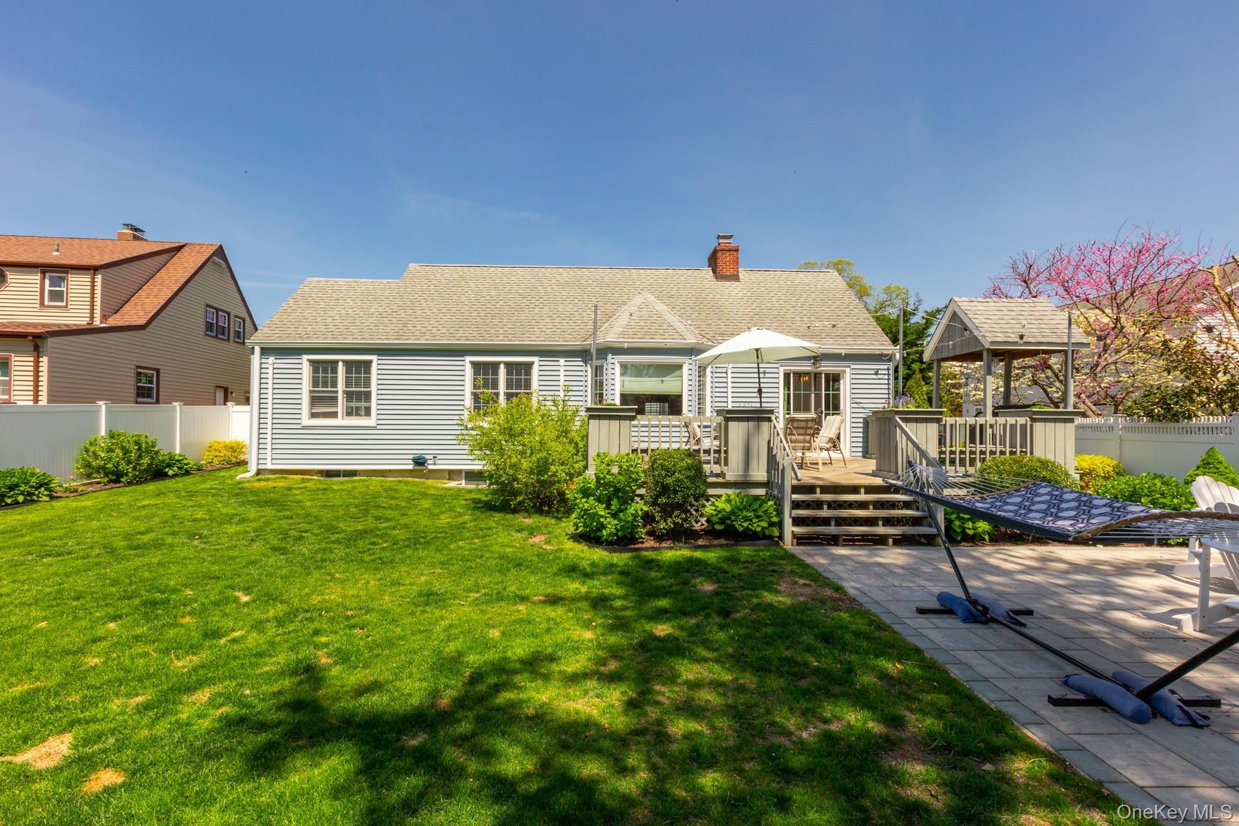 Single Family Main  Suffolk County, NY 11751, MLS-977738-32