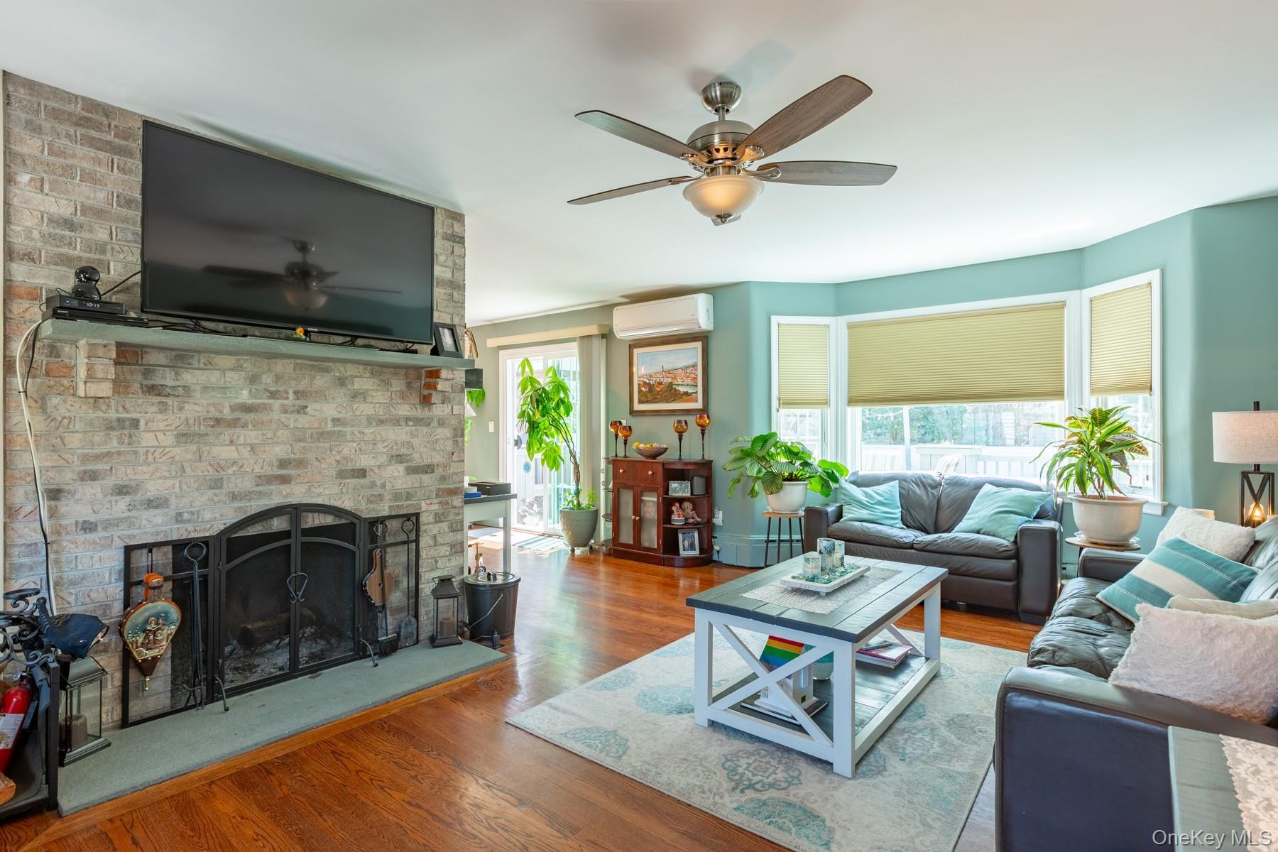 Single Family Main  Suffolk County, NY 11751, MLS-977738-6