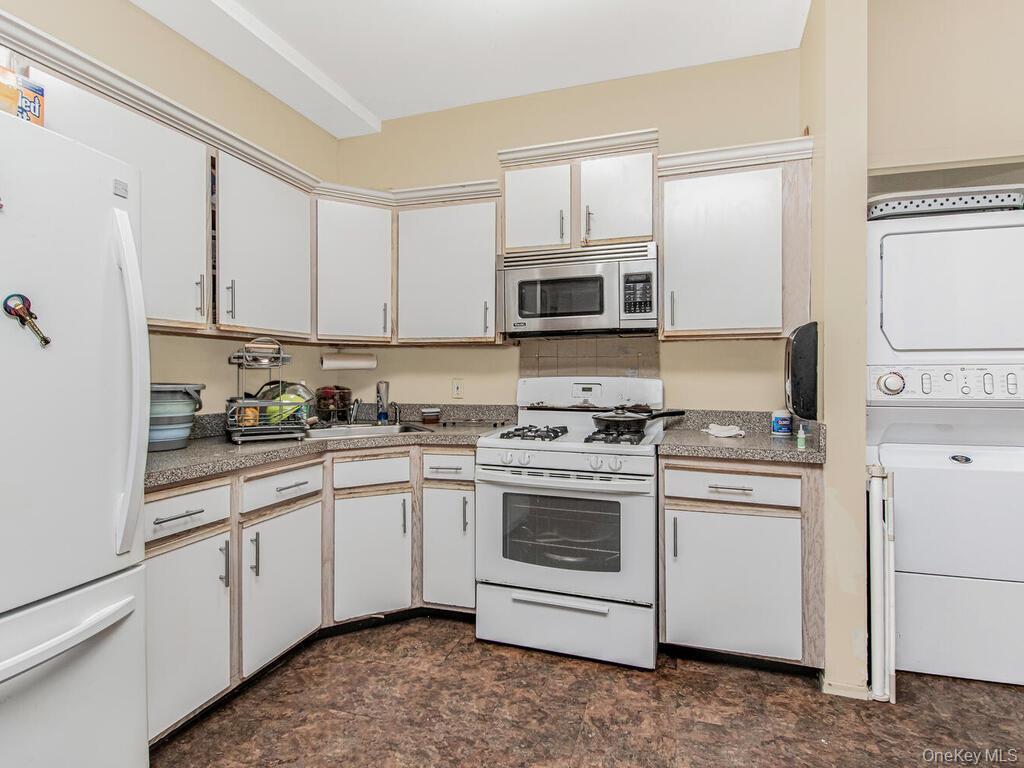 Single Family Bryant  Bronx, NY 10460, MLS-977742-17