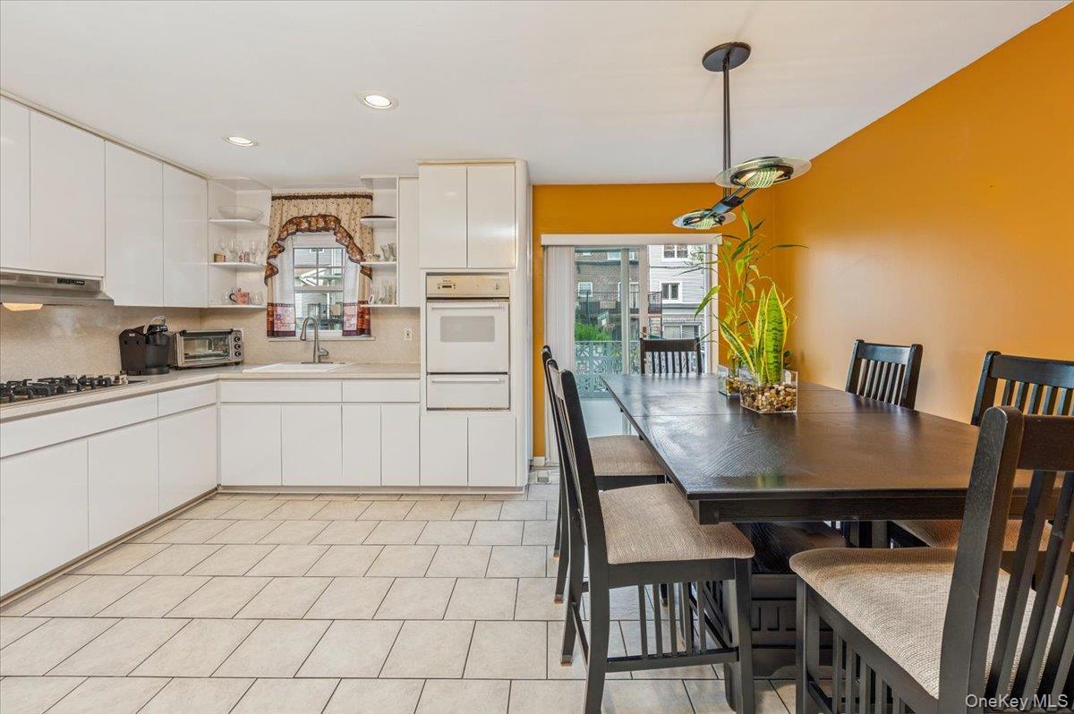 Single Family Calhoun  Bronx, NY 10465, MLS-977782-10