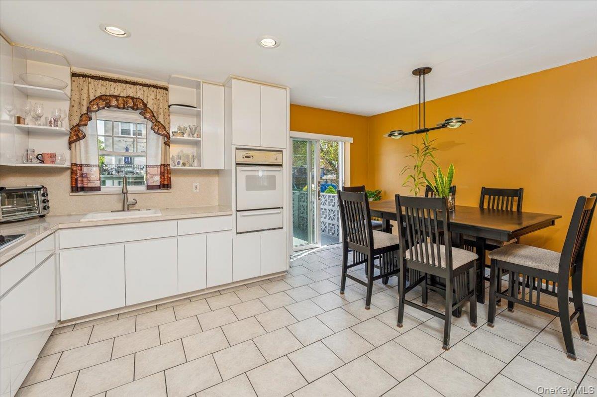 Single Family Calhoun  Bronx, NY 10465, MLS-977782-12