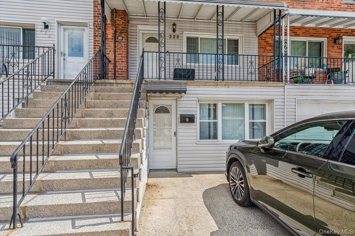 Single Family Calhoun  Bronx, NY 10465, MLS-977782-2