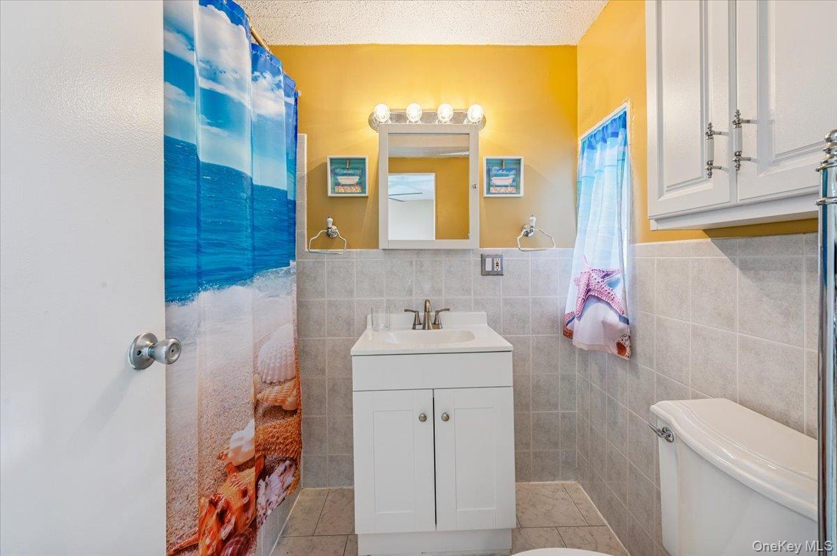 Single Family Calhoun  Bronx, NY 10465, MLS-977782-23