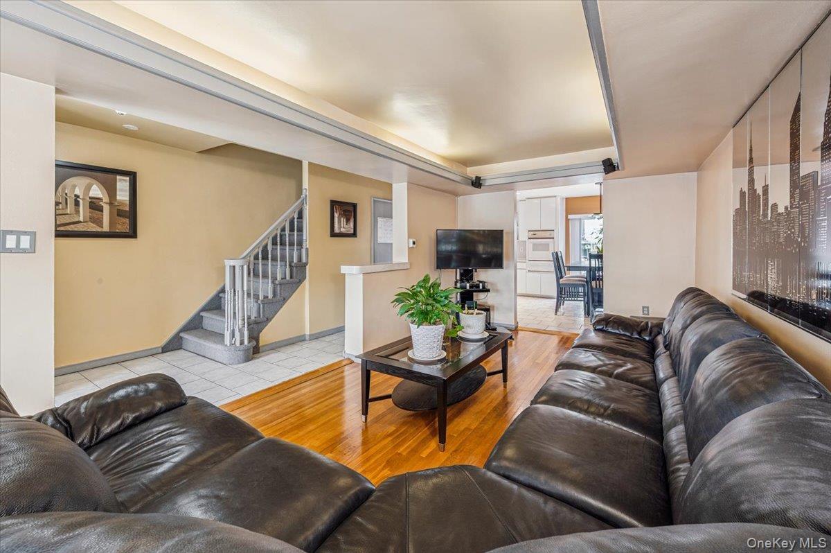 Single Family Calhoun  Bronx, NY 10465, MLS-977782-7