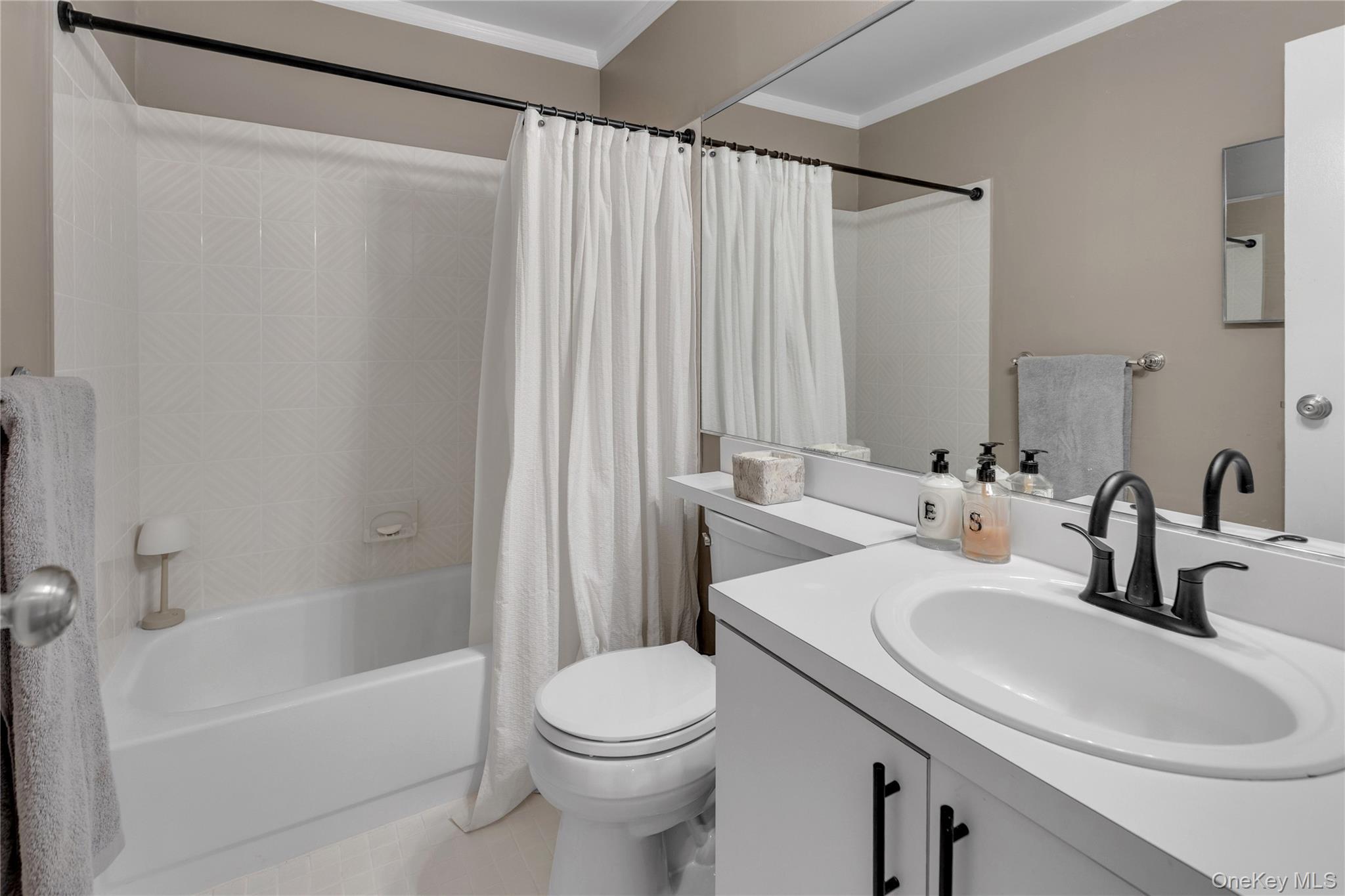 Coop Lakeland  Suffolk County, NY 11782, MLS-977832-12