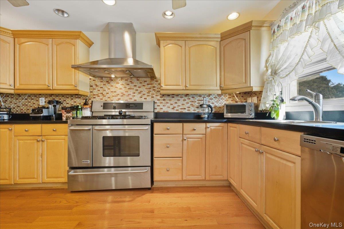 Single Family 249th Street Queens, NY 11426, MLS-977855-10