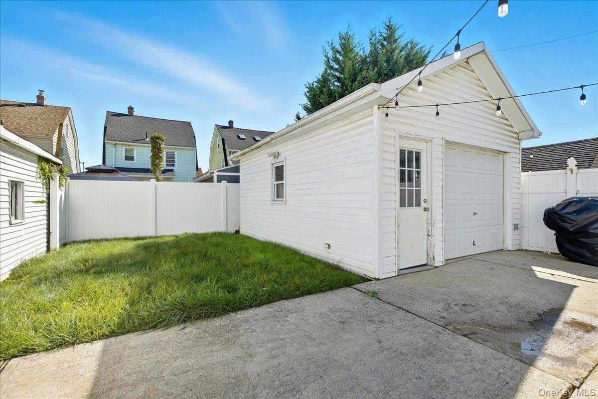 Single Family 249th Street Queens, NY 11426, MLS-977855-23