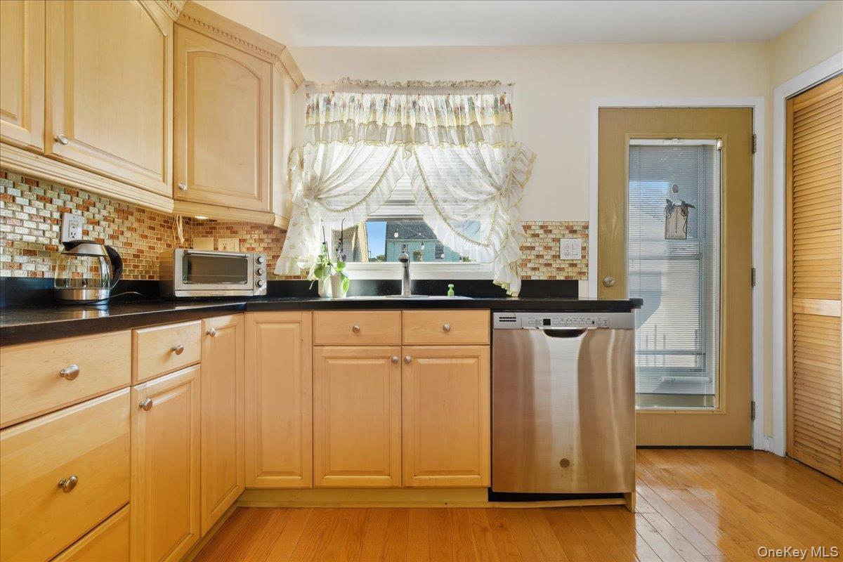 Single Family 249th Street Queens, NY 11426, MLS-977855-8