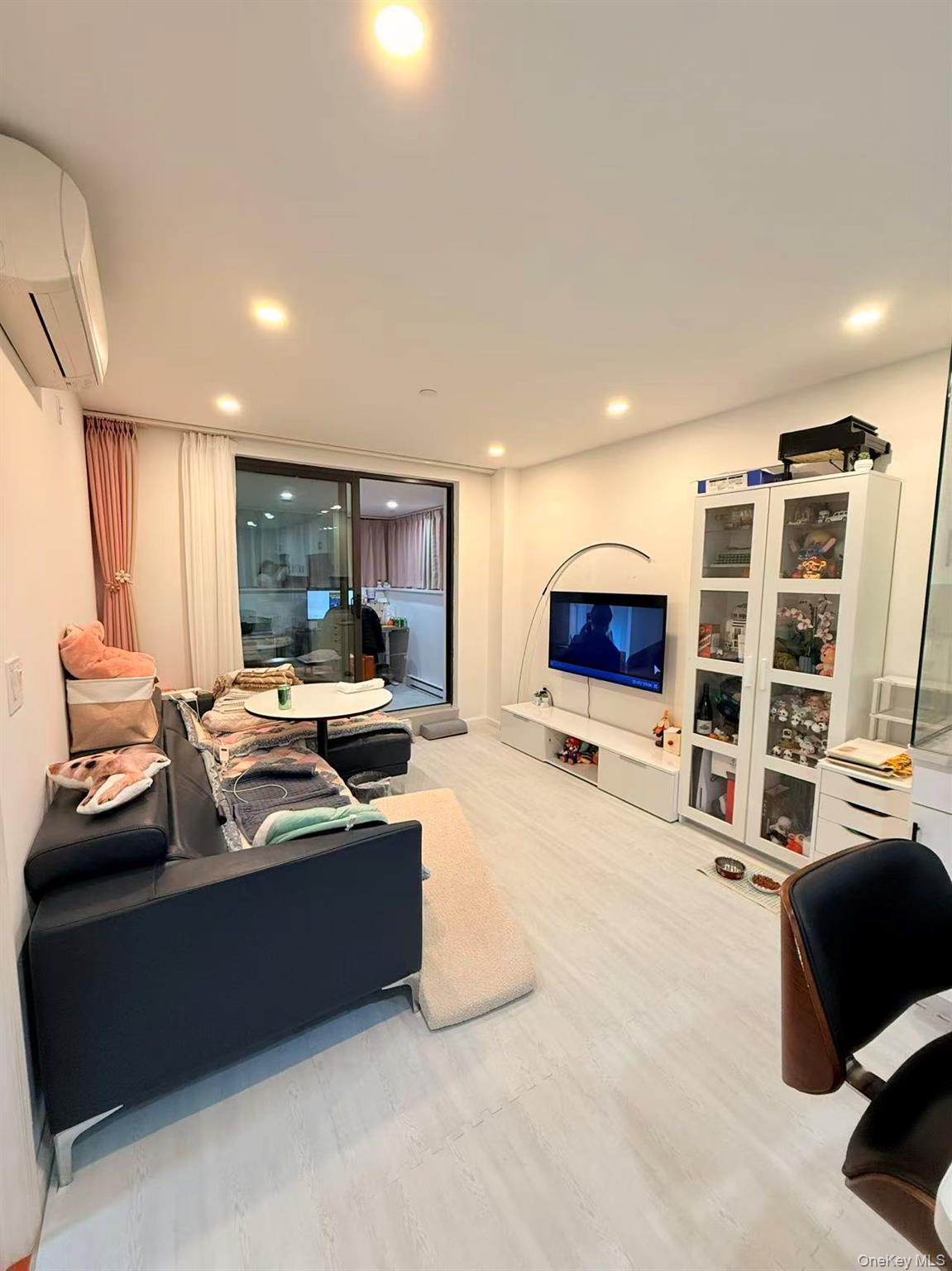 Condo 35th  Queens, NY 11354, MLS-977870-3