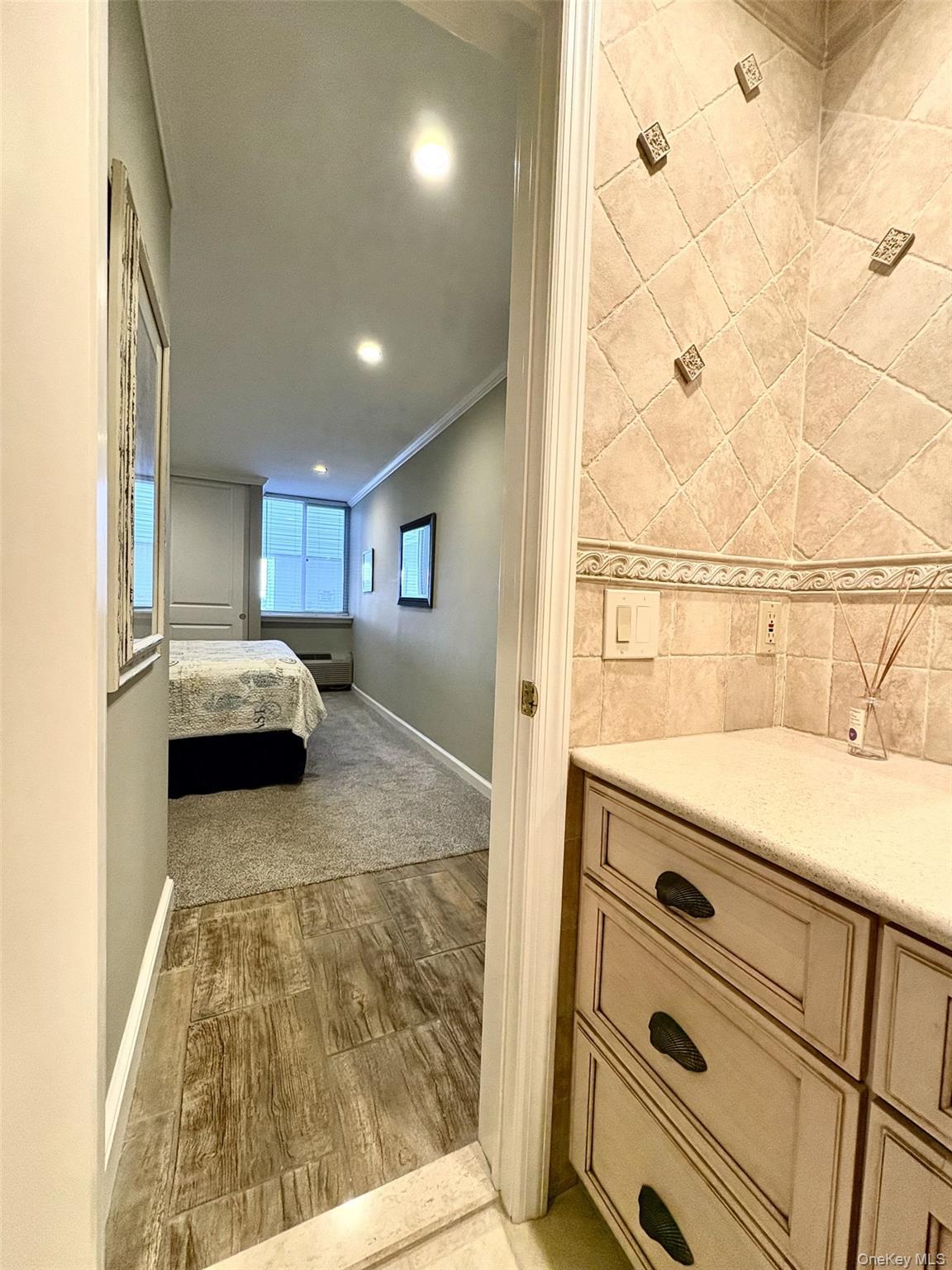 Condo Dune  Suffolk County, NY 11978, MLS-977896-12