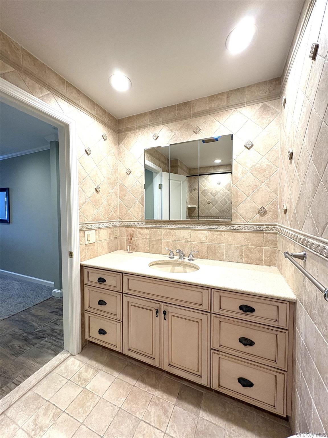 Condo Dune  Suffolk County, NY 11978, MLS-977896-15