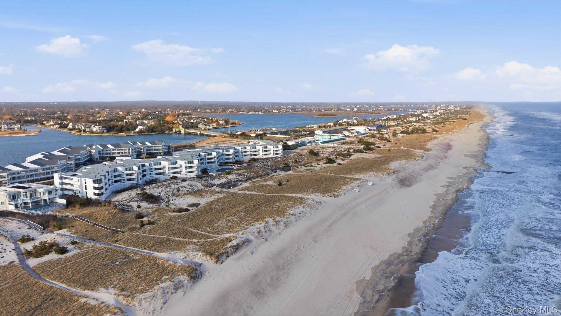 Condo Dune  Suffolk County, NY 11978, MLS-977896-2
