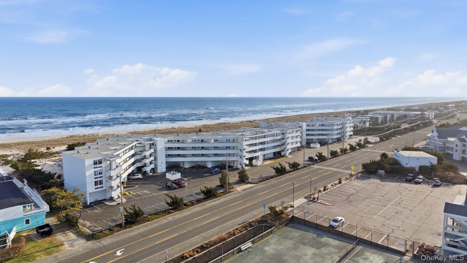 Condo Dune  Suffolk County, NY 11978, MLS-977896-21