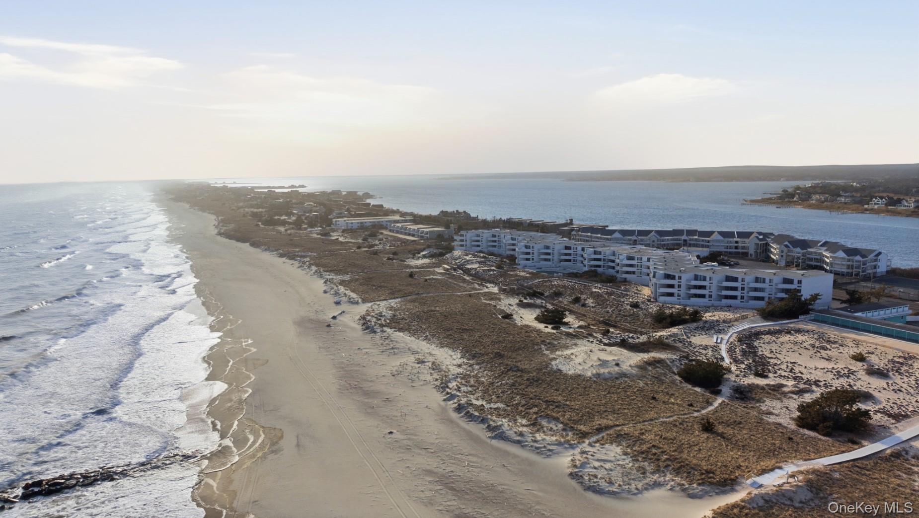 Condo Dune  Suffolk County, NY 11978, MLS-977896-23