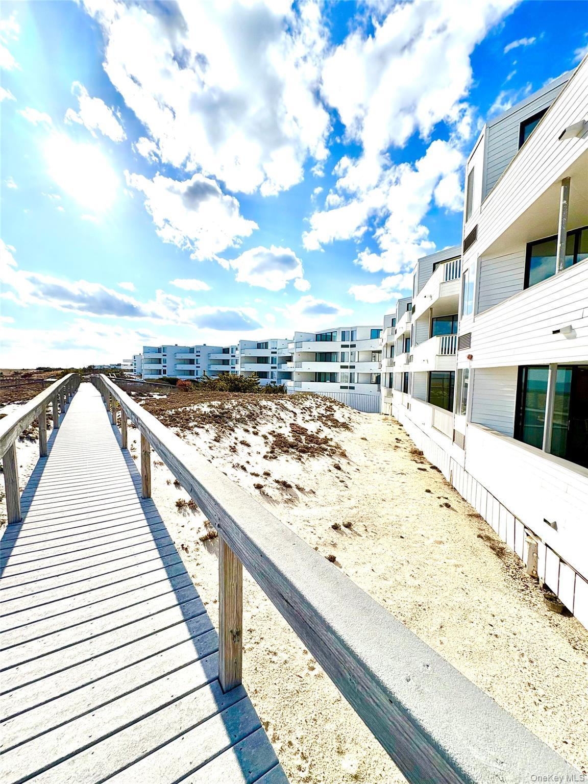 Condo Dune  Suffolk County, NY 11978, MLS-977896-25