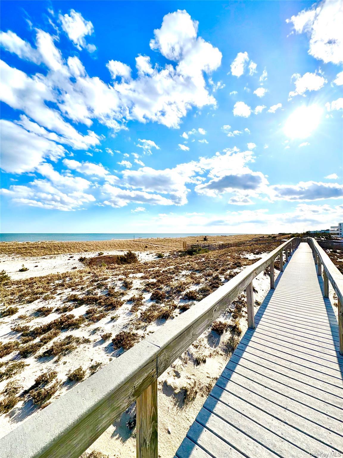 Condo Dune  Suffolk County, NY 11978, MLS-977896-26