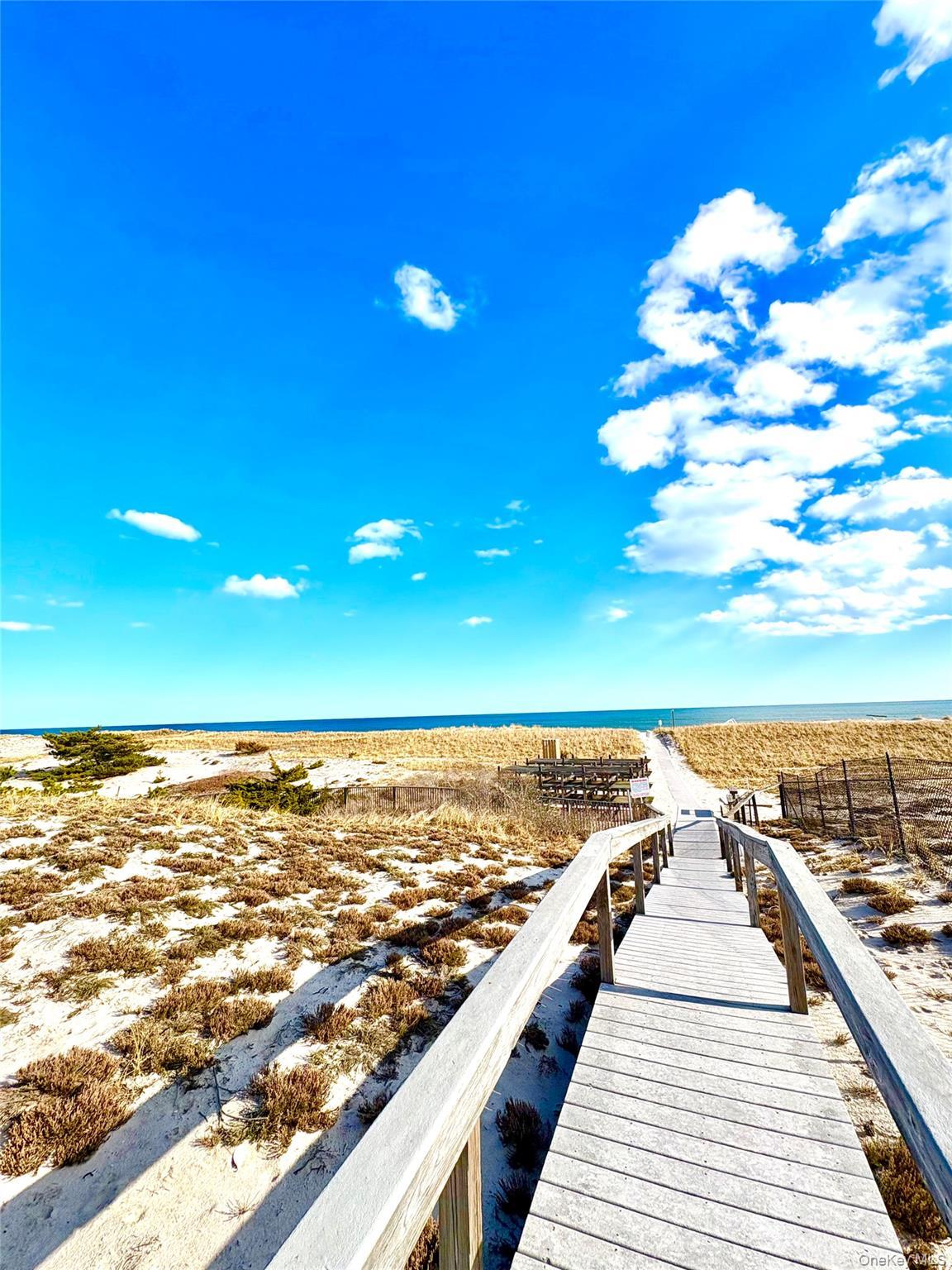 Condo Dune  Suffolk County, NY 11978, MLS-977896-3