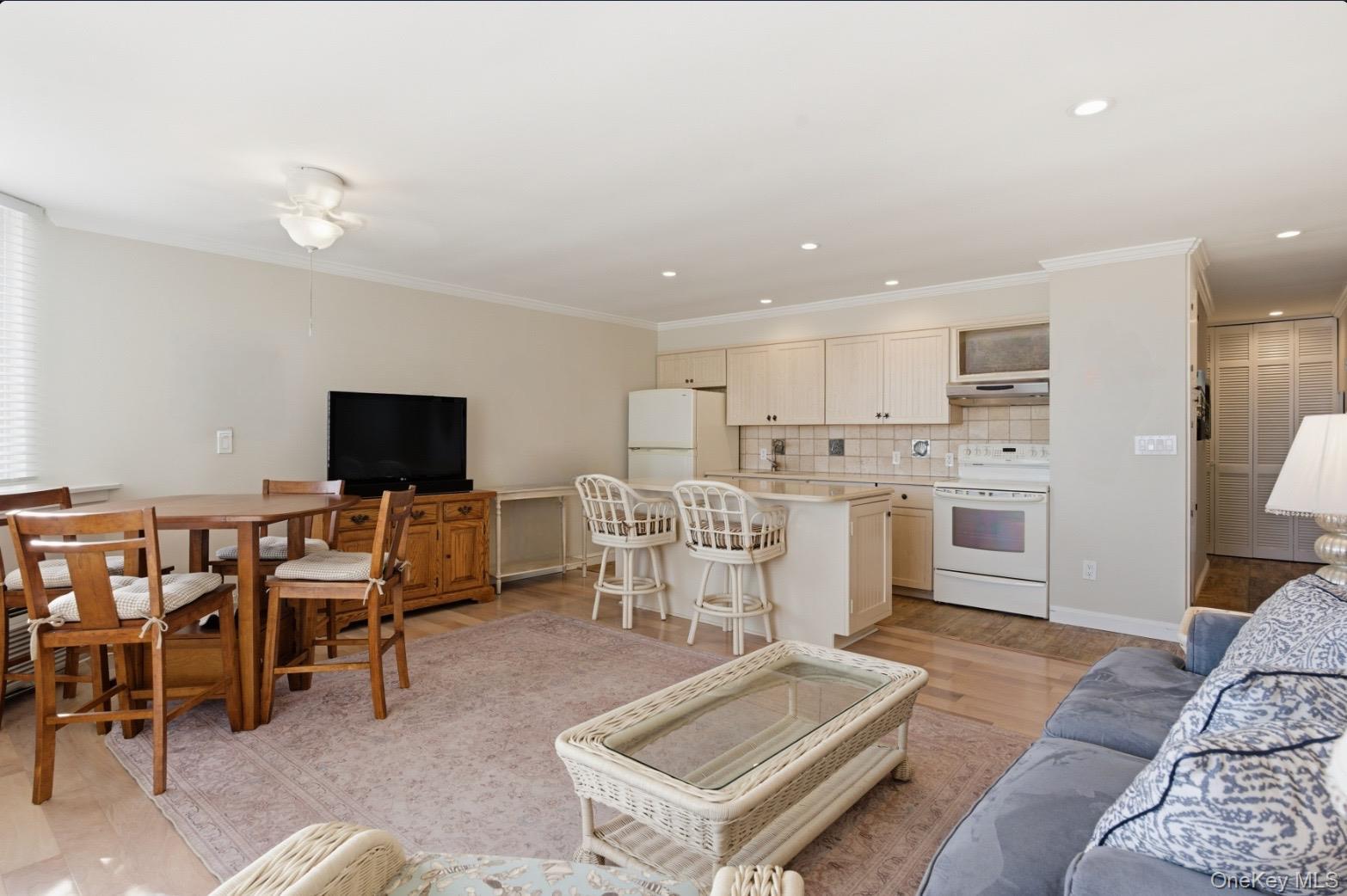 Condo Dune  Suffolk County, NY 11978, MLS-977896-6