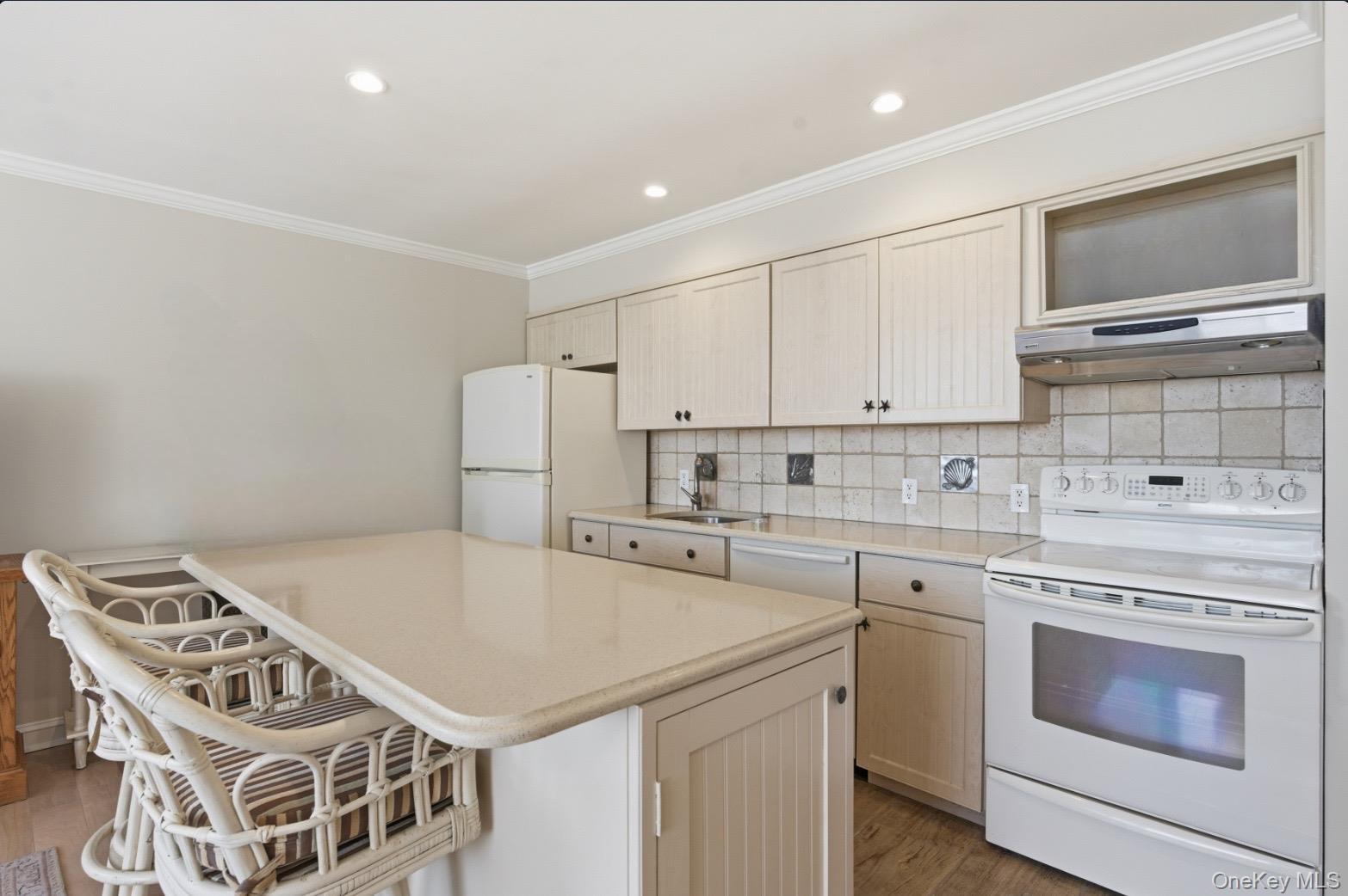 Condo Dune  Suffolk County, NY 11978, MLS-977896-8