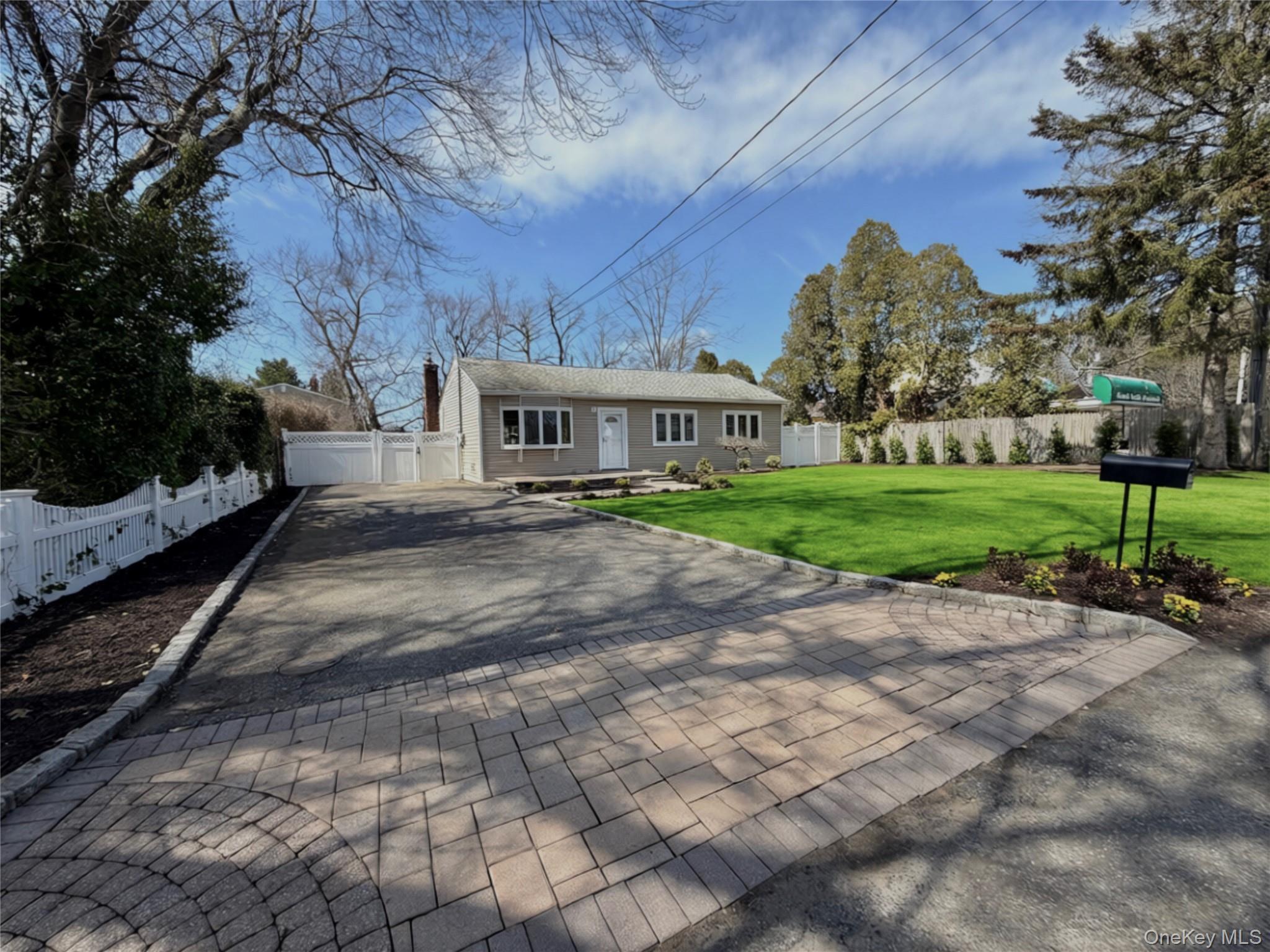 Single Family Lincoln  Suffolk County, NY 11769, MLS-977908-2