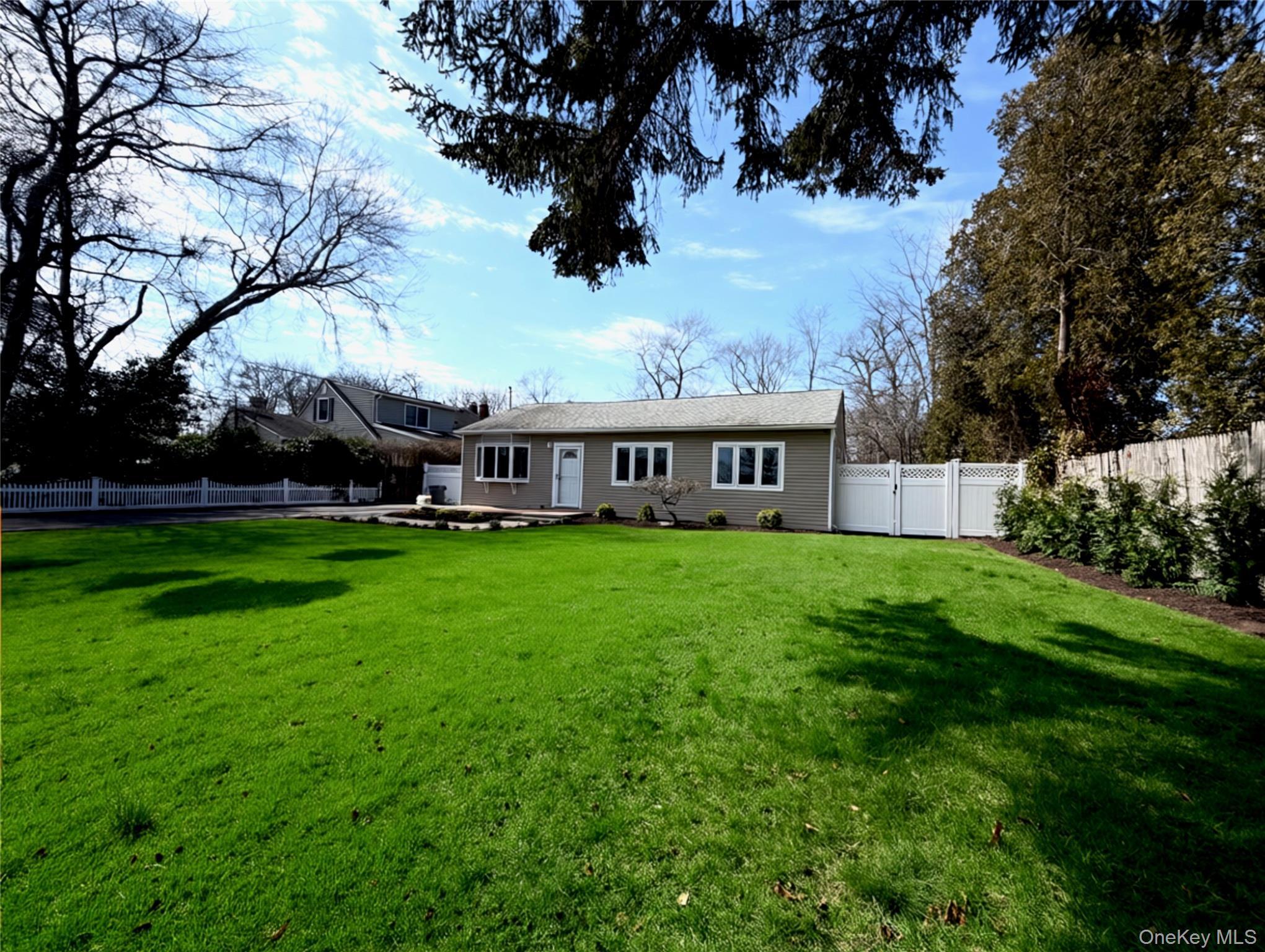 Single Family Lincoln  Suffolk County, NY 11769, MLS-977908-3