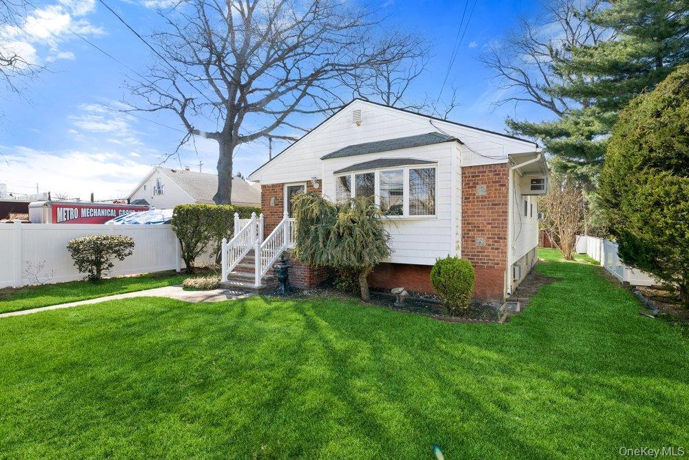 Single Family Woodlawn  Nassau County, NY 11581, MLS-977910-2