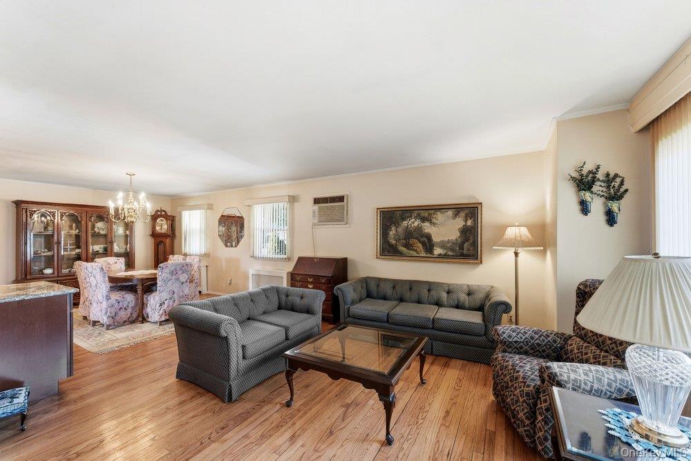 Single Family Woodlawn  Nassau County, NY 11581, MLS-977910-4