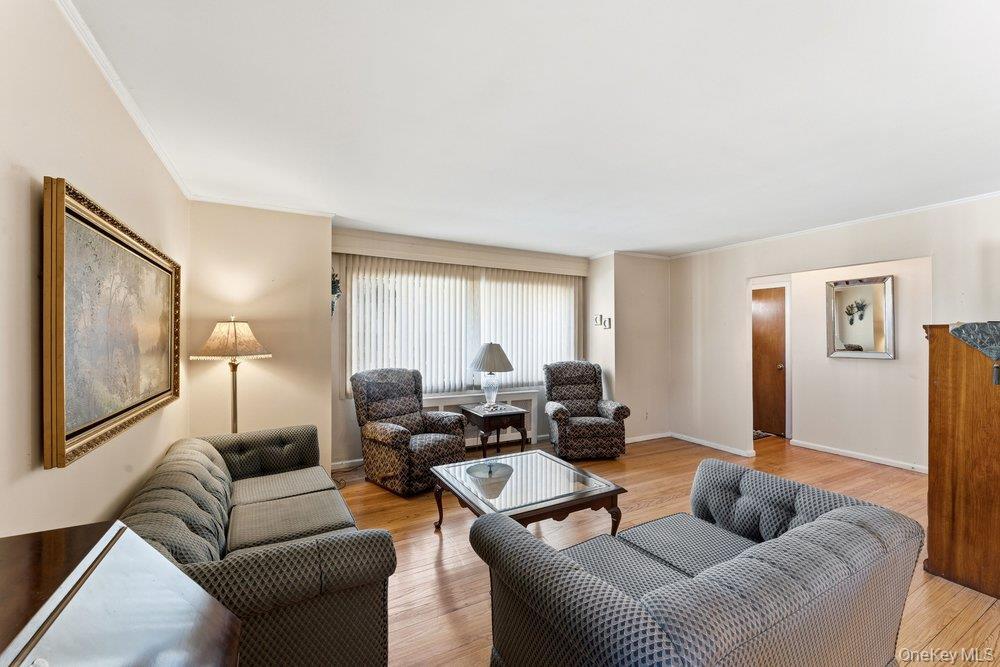 Single Family Woodlawn  Nassau County, NY 11581, MLS-977910-5