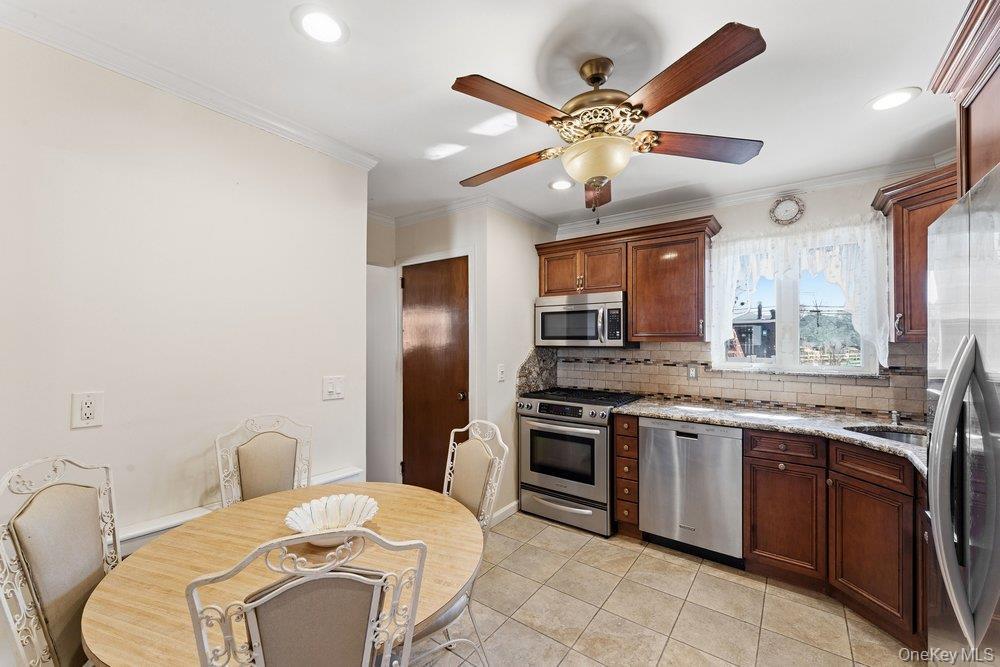 Single Family Woodlawn  Nassau County, NY 11581, MLS-977910-8