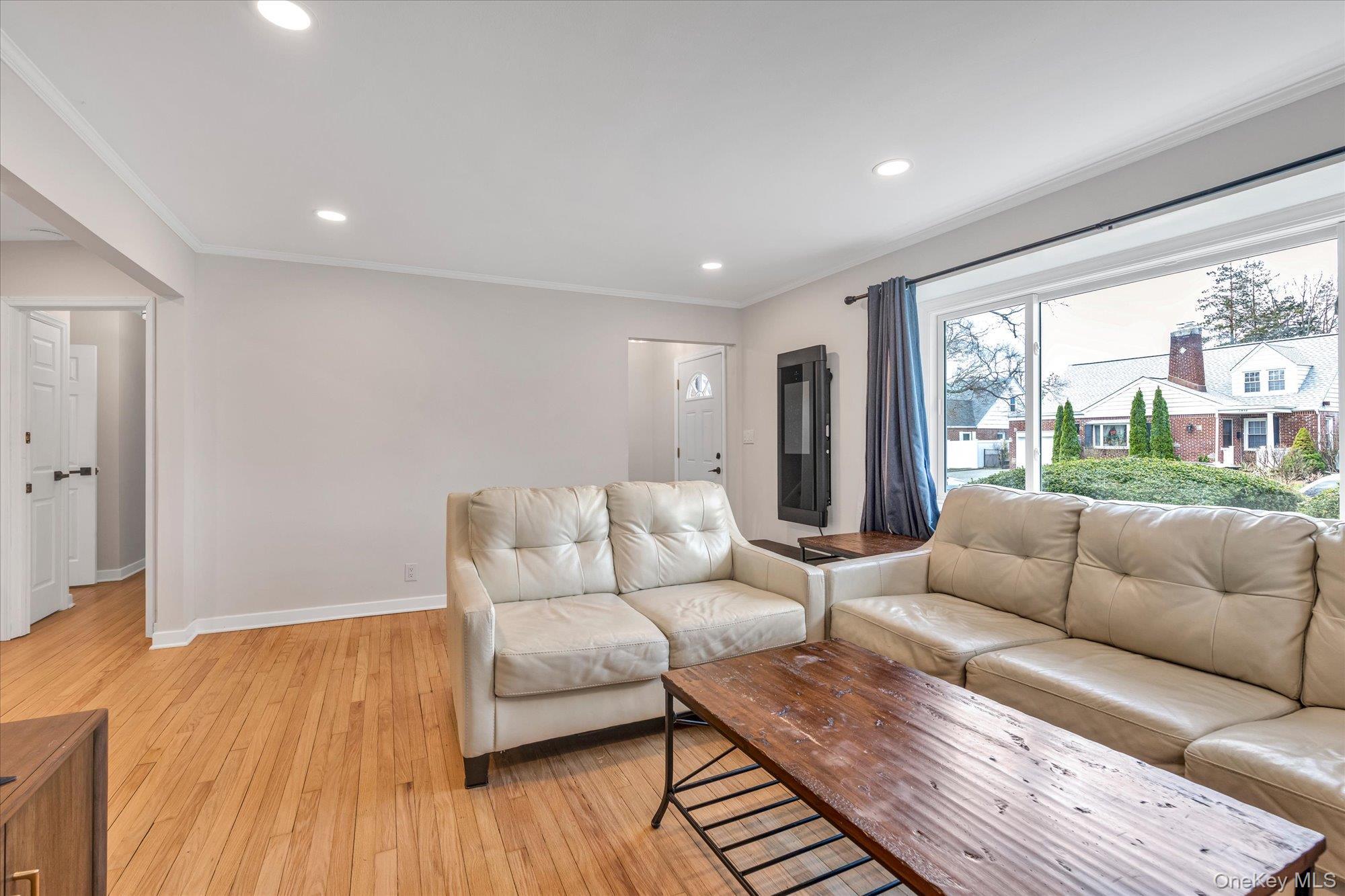 Single Family Wales  Nassau County, NY 11510, MLS-977957-3